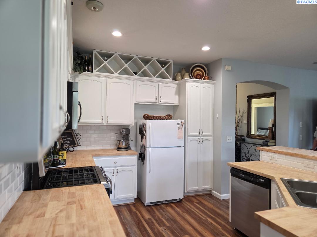 6311 Landsdowne Ct, Pasco, WA 99301-9