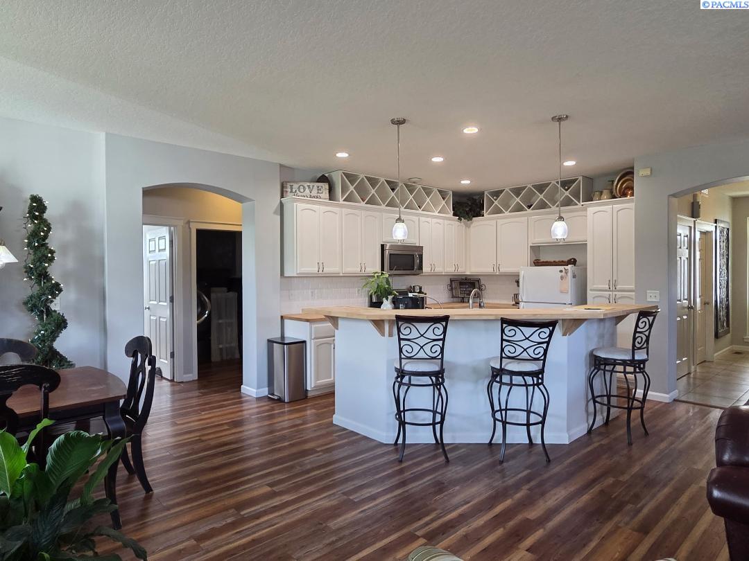 6311 Landsdowne Ct, Pasco, WA 99301
