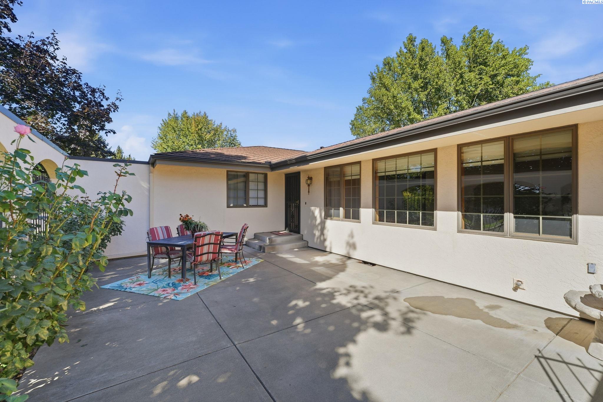 10101 W Argent Rd, Pasco, WA 99301