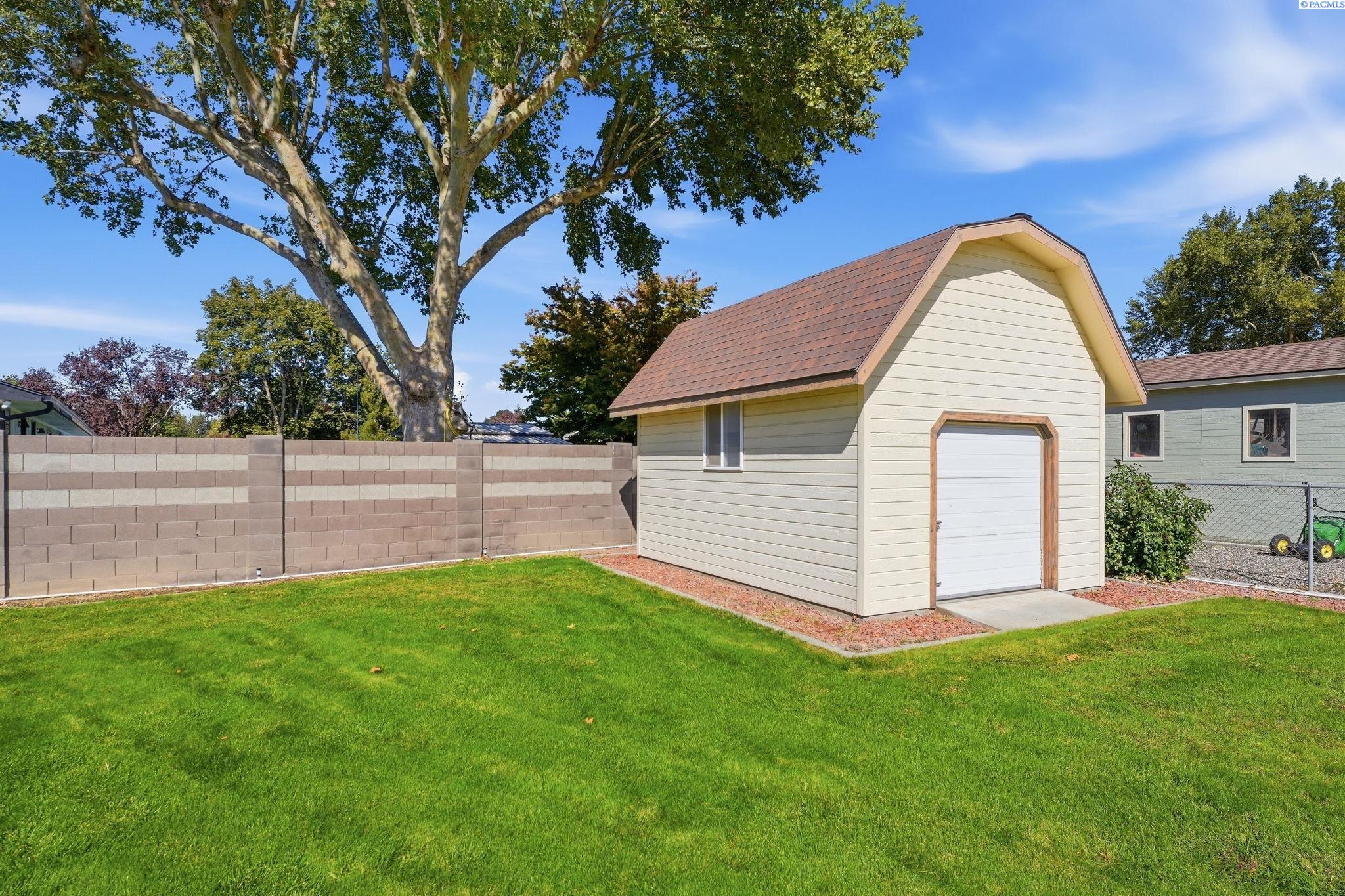 10101 W Argent Rd, Pasco, WA 99301