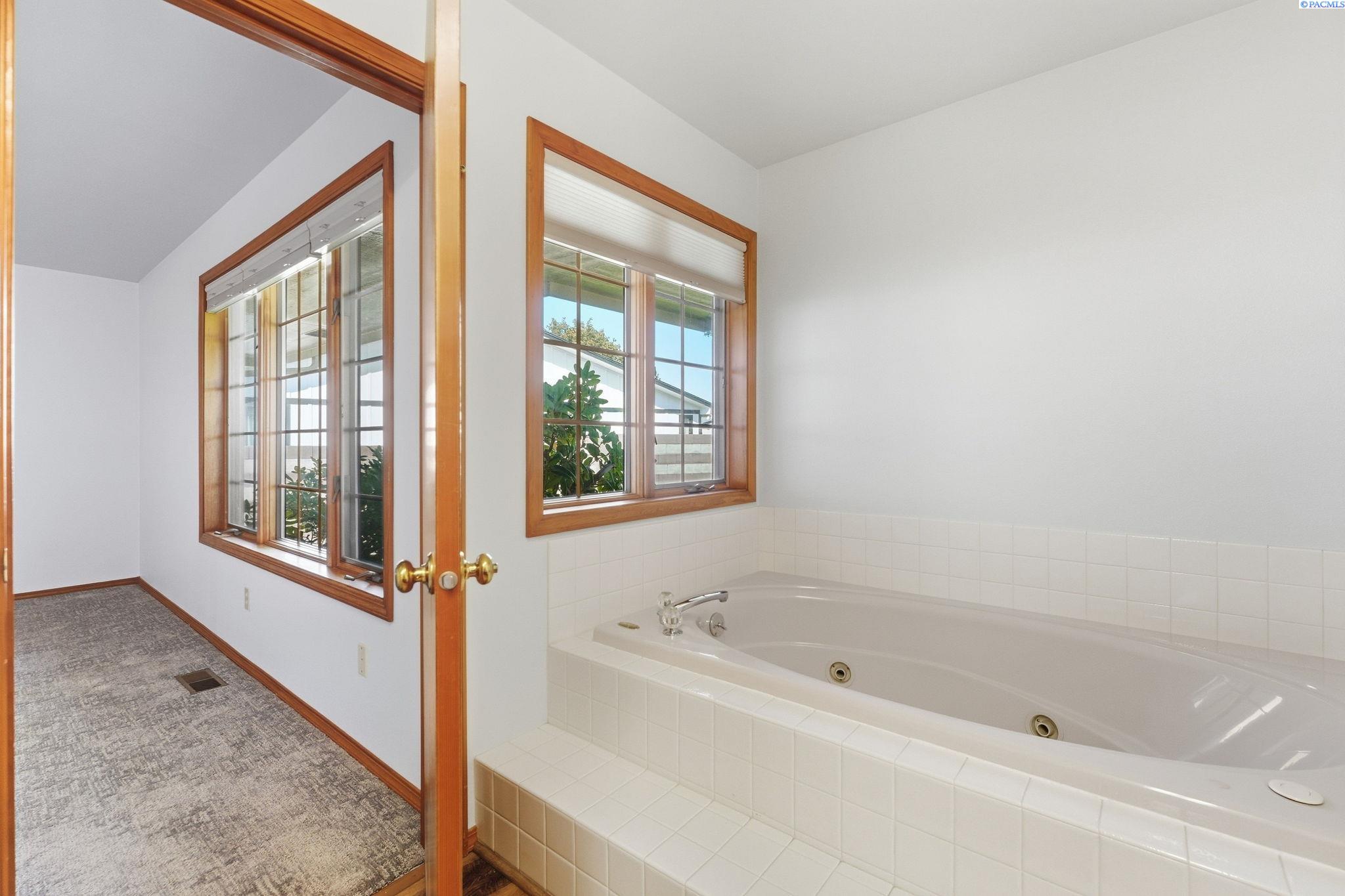 10101 W Argent Rd, Pasco, WA 99301