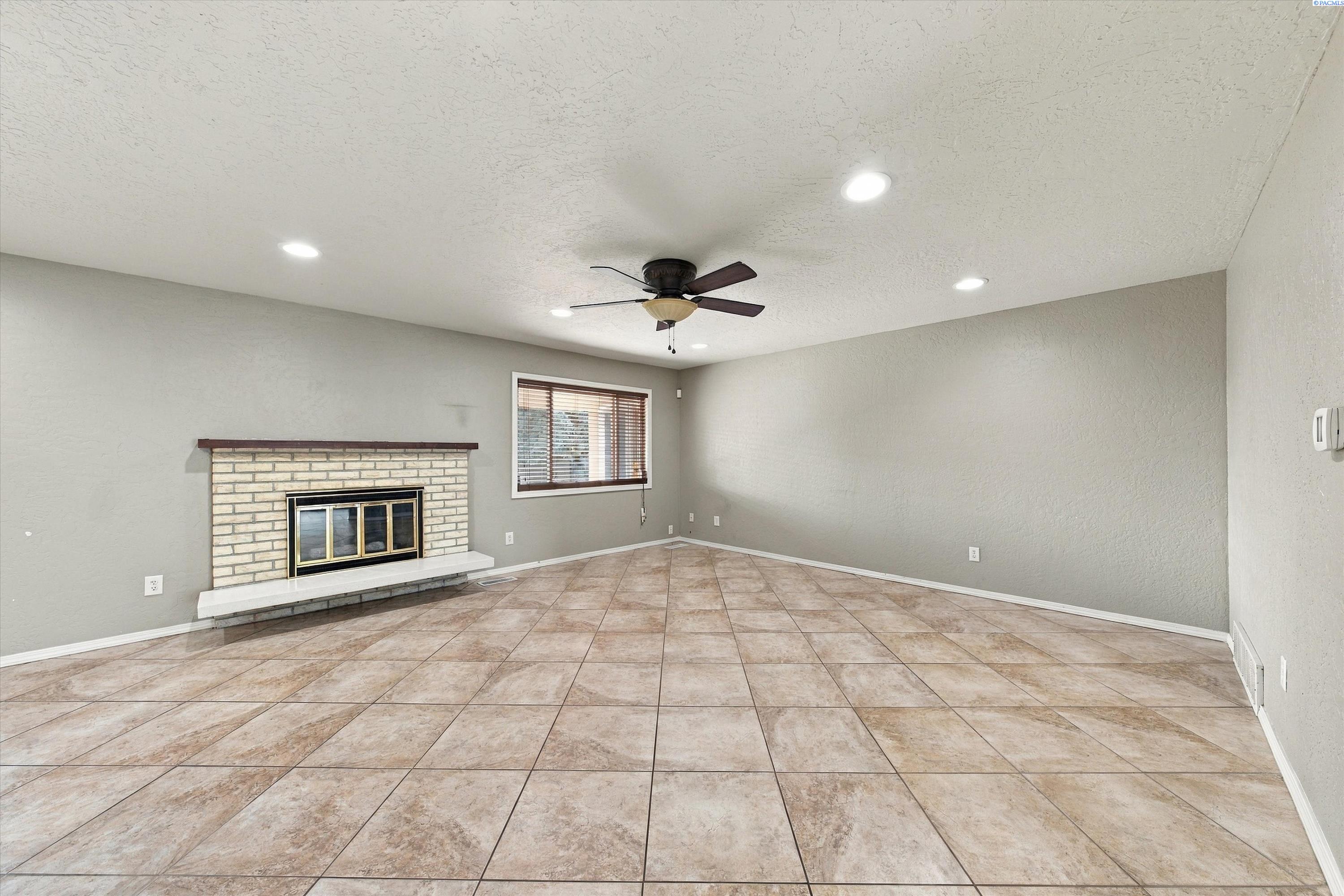 3008 W Ella St, Pasco, WA 99301