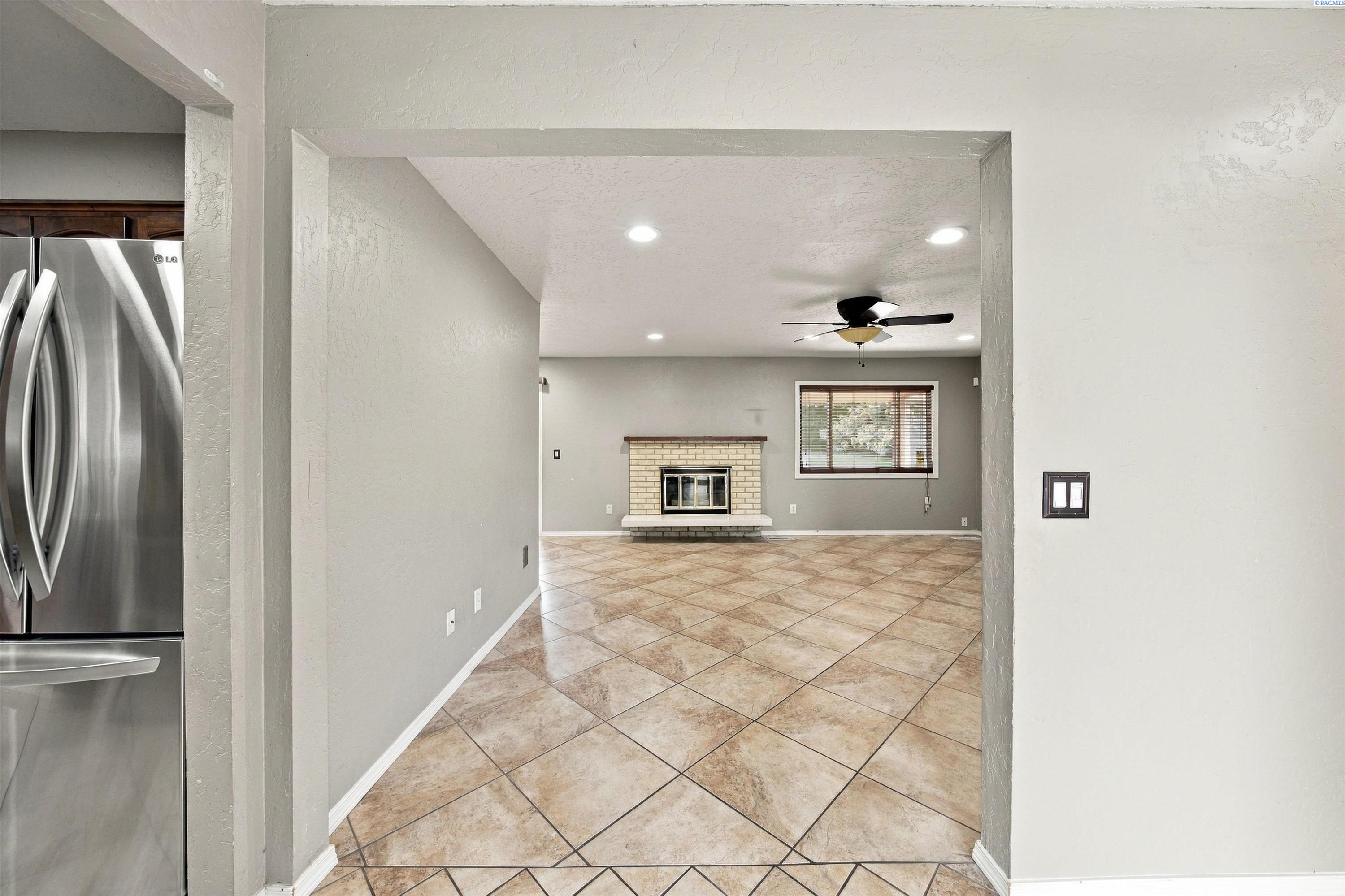 3008 W Ella St, Pasco, WA 99301