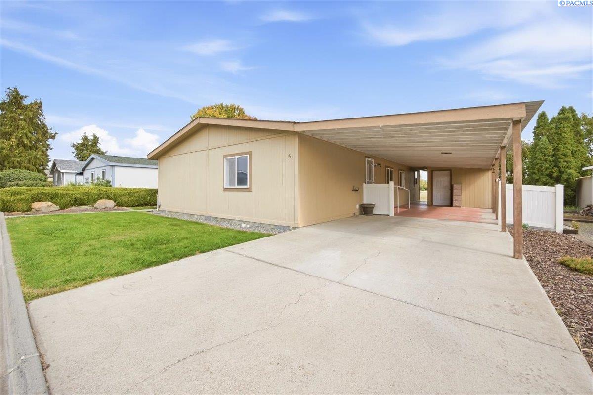 355 Old Inland Empire Hwy #5 #5, Prosser, WA 99350-9207