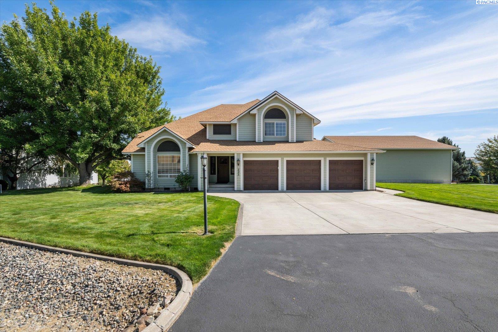 225 Sarah Rd, Kennewick, WA 99338