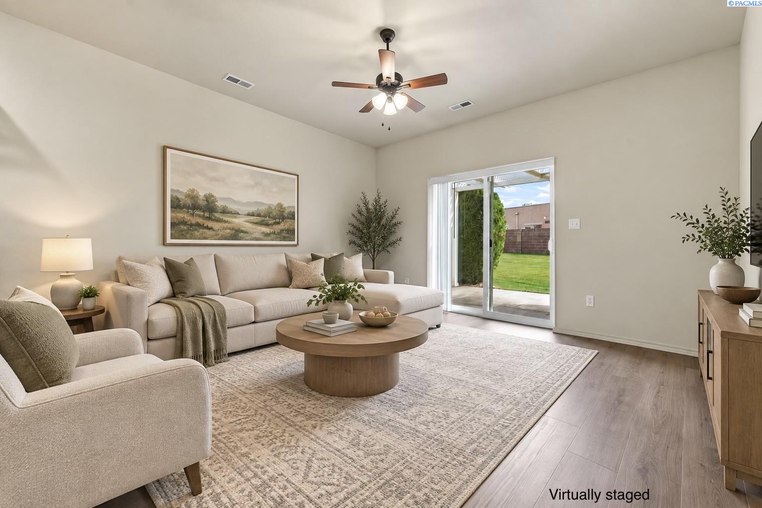 9722 Vincenzo Dr, Pasco, WA 99301