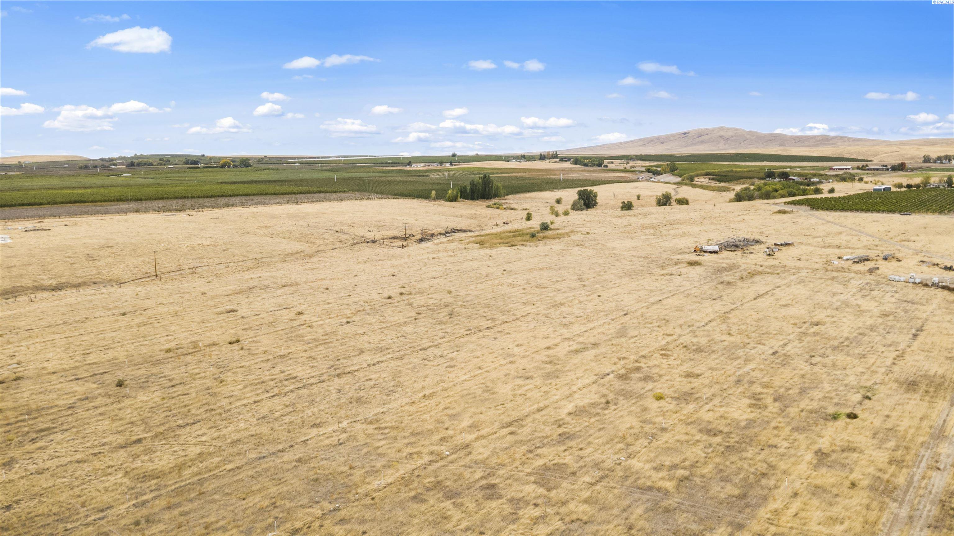 24334 W Kelly Rd, Benton City, WA 99320