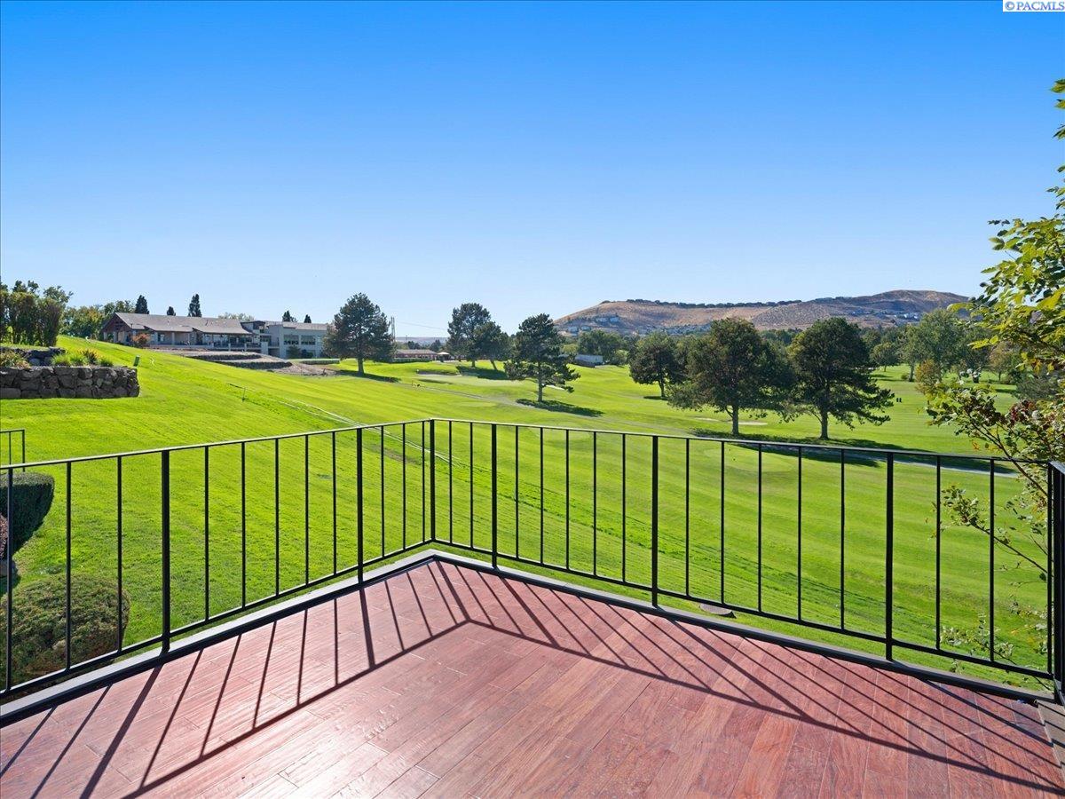 2009 Fairway Dr, Richland, WA 99352