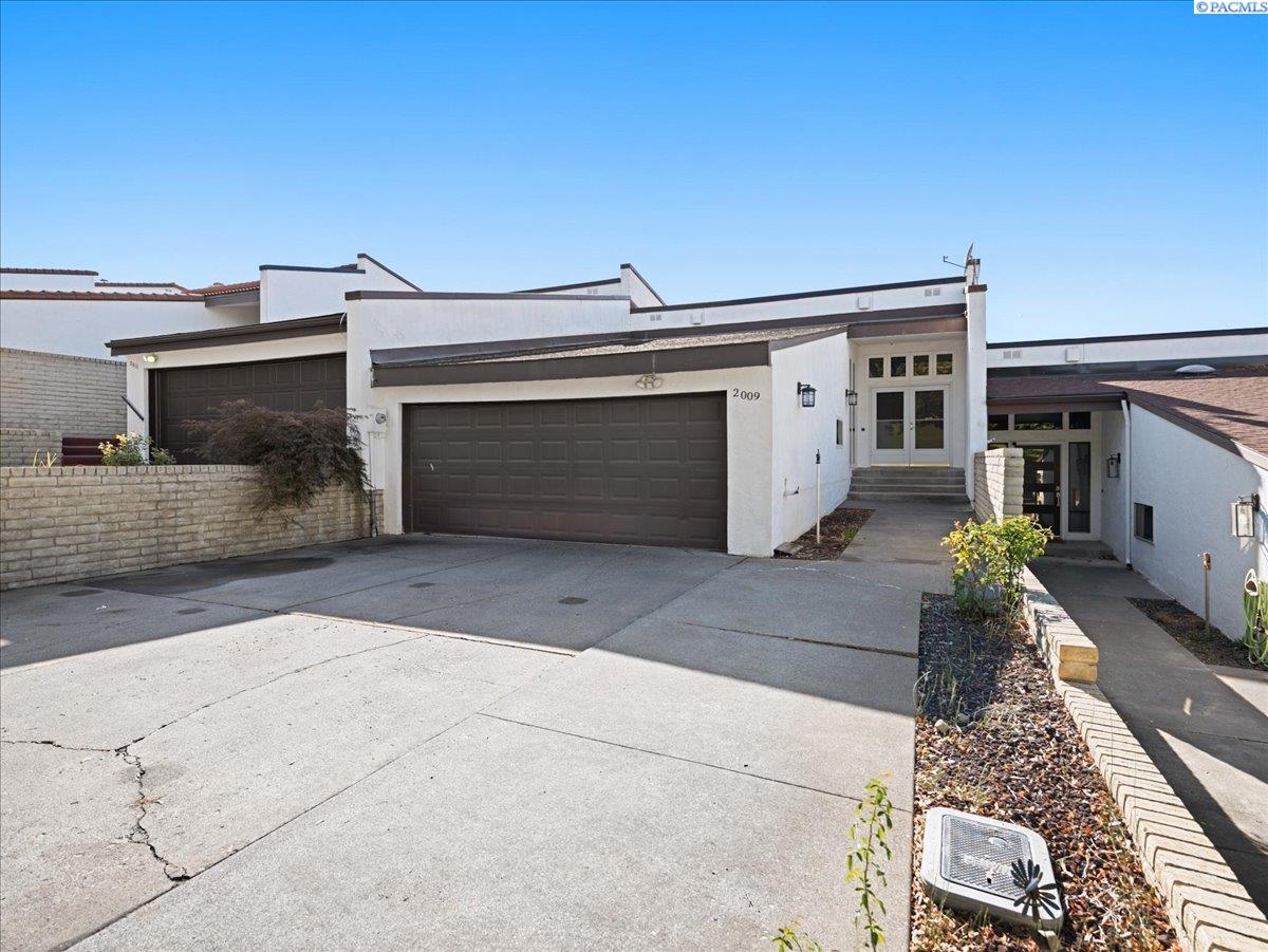 2009 Fairway Dr, Richland, WA 99352