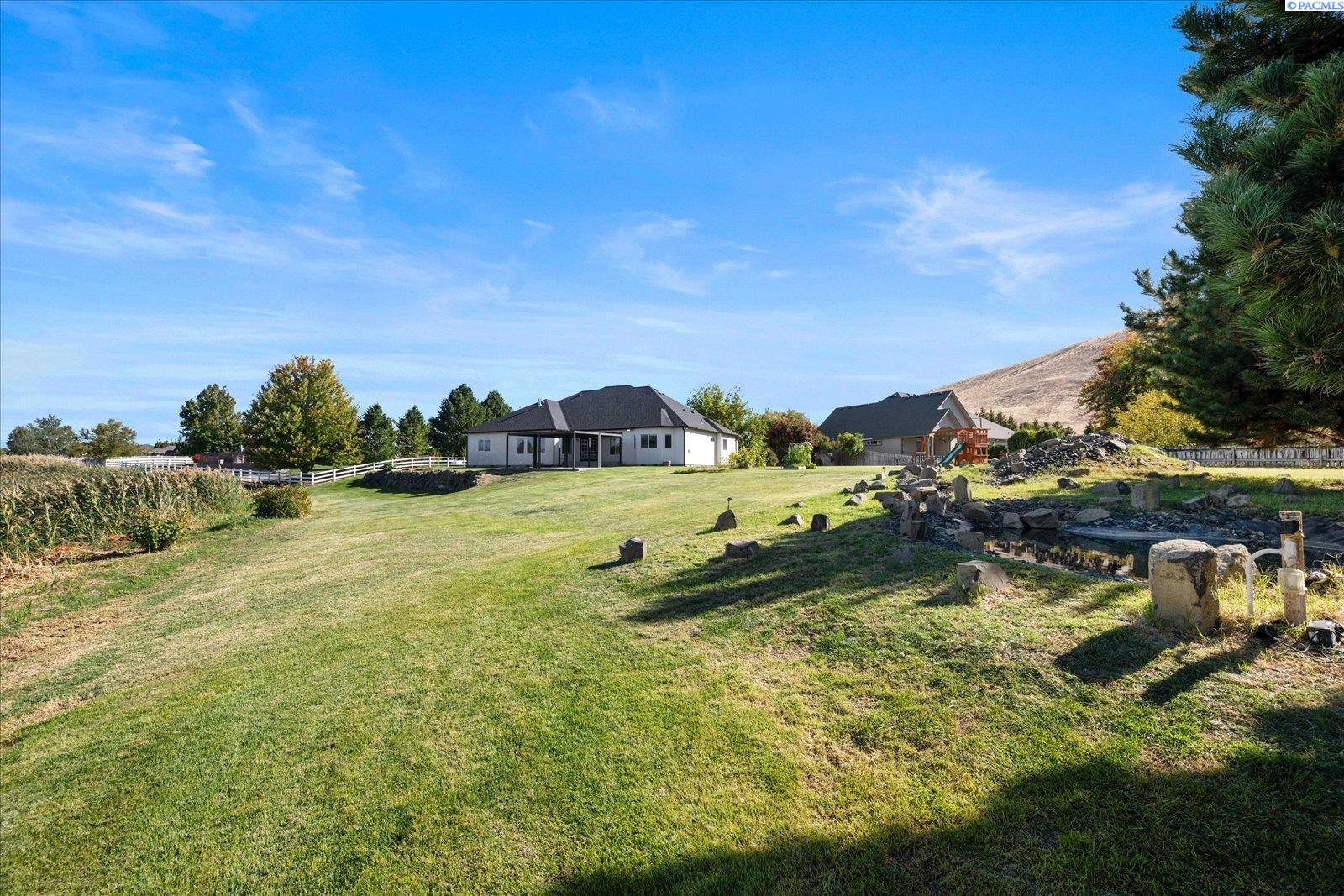 5604 Glenbrook Loop, West Richland, WA 99353