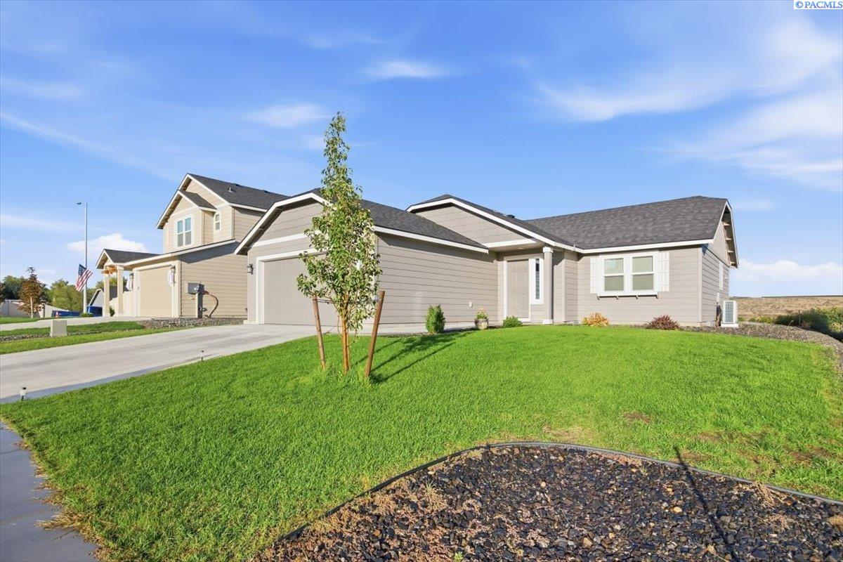 1454 9th St, Benton City, WA 99320
