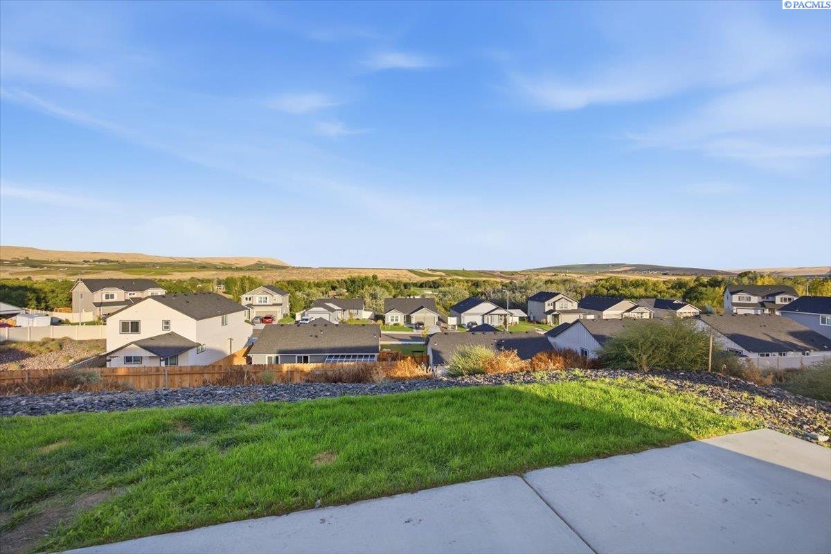 1454 9th St, Benton City, WA 99320