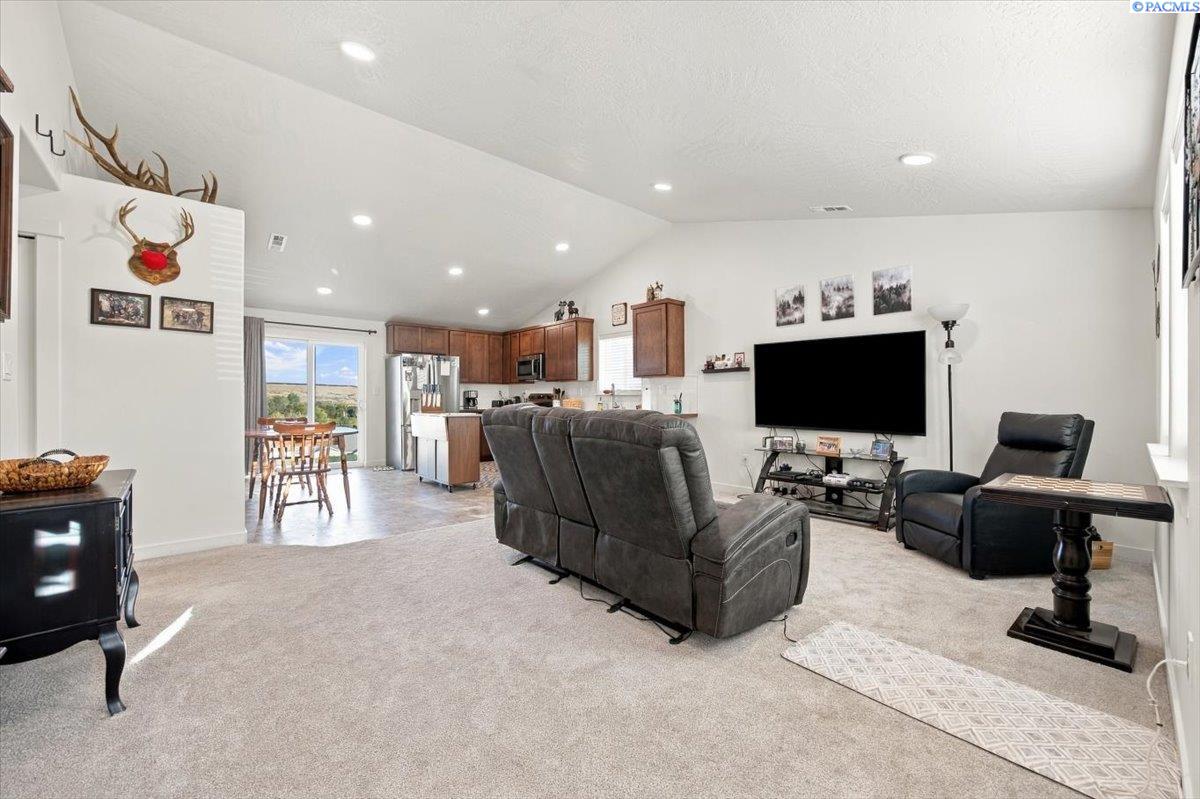 1454 9th St, Benton City, WA 99320
