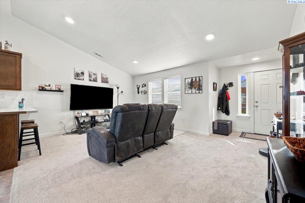 1454 9th St, Benton City, WA 99320