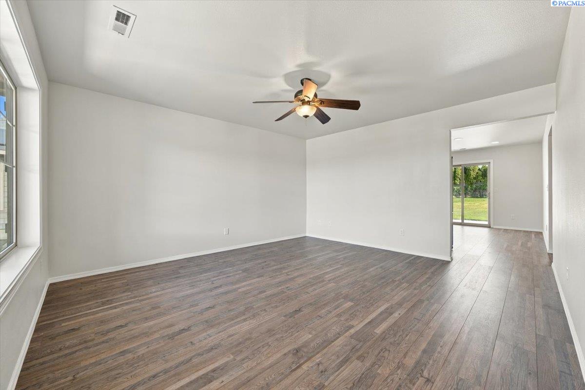4409 Phoenix Ln, Pasco, WA 99301