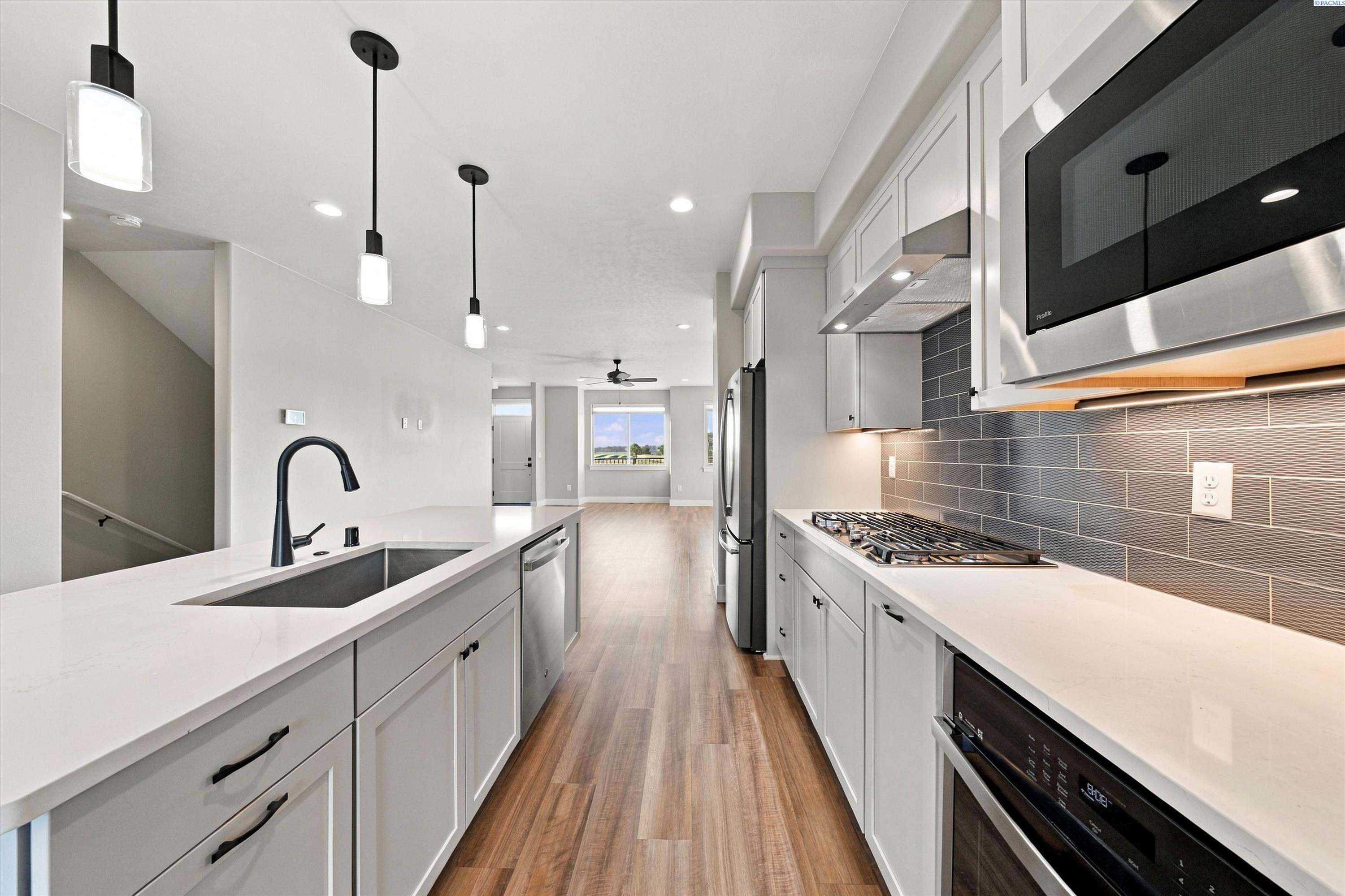 355 Columbia Point Dr, Richland, WA 99352