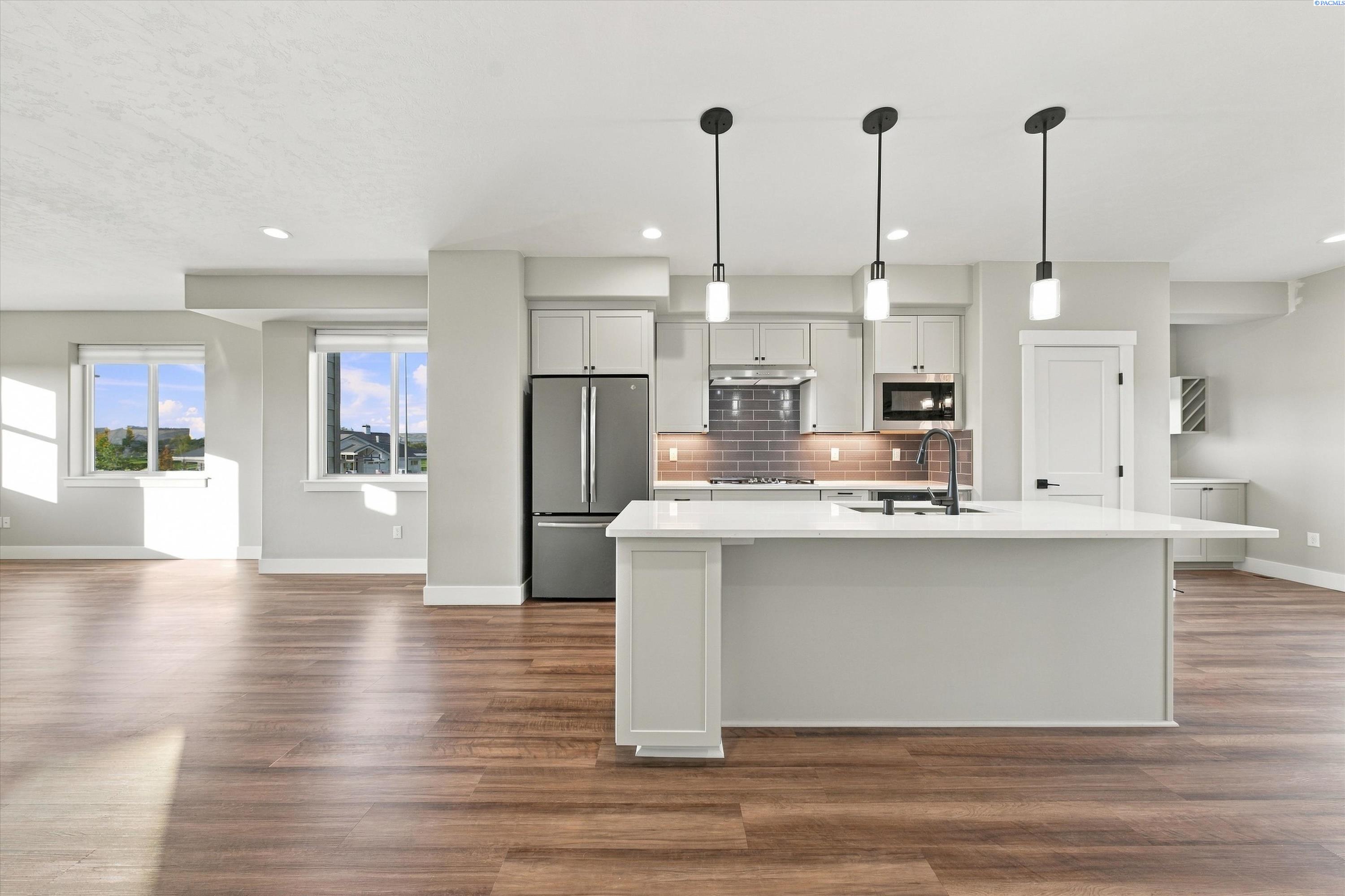 355 Columbia Point Dr, Richland, WA 99352