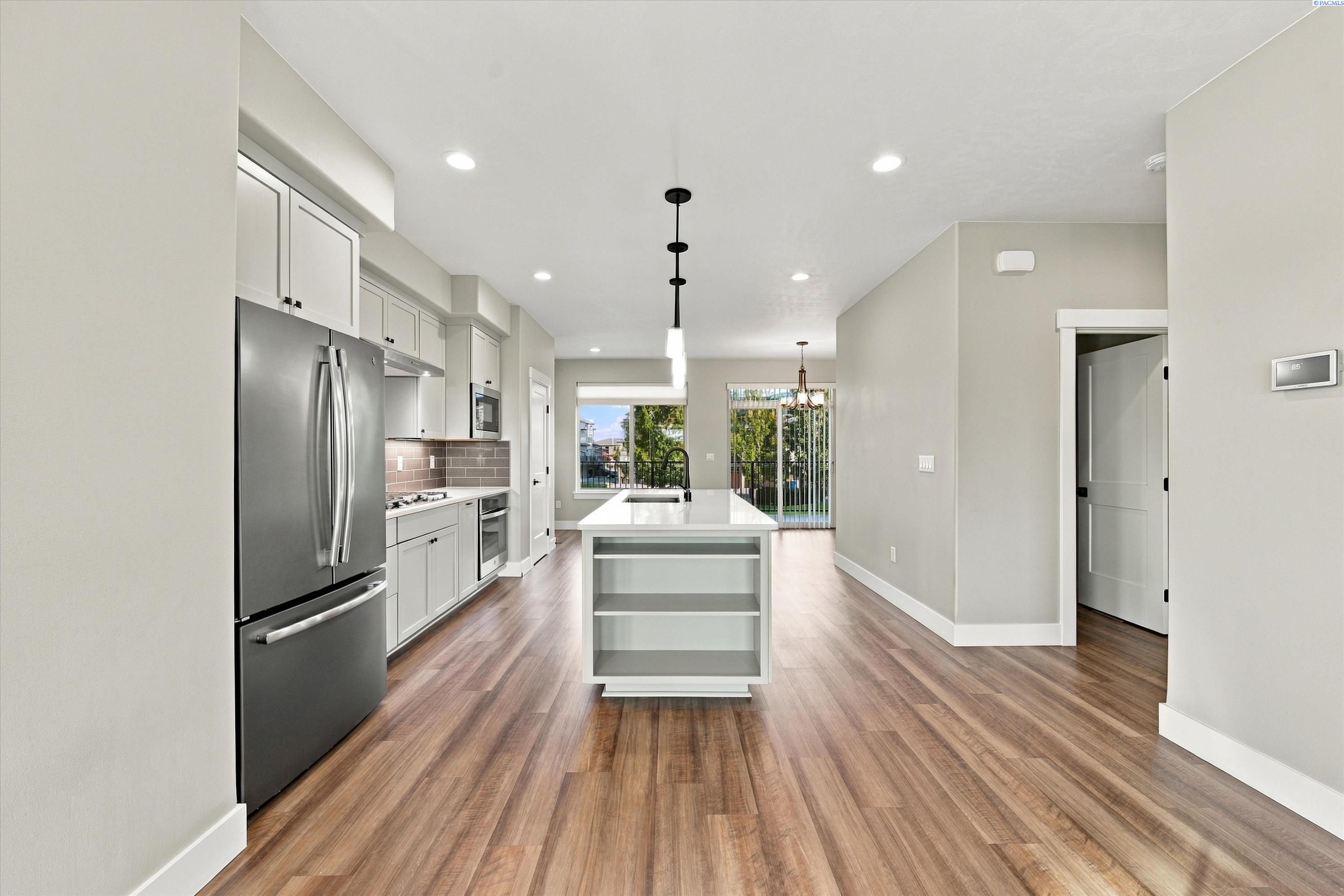 355 Columbia Point Dr, Richland, WA 99352