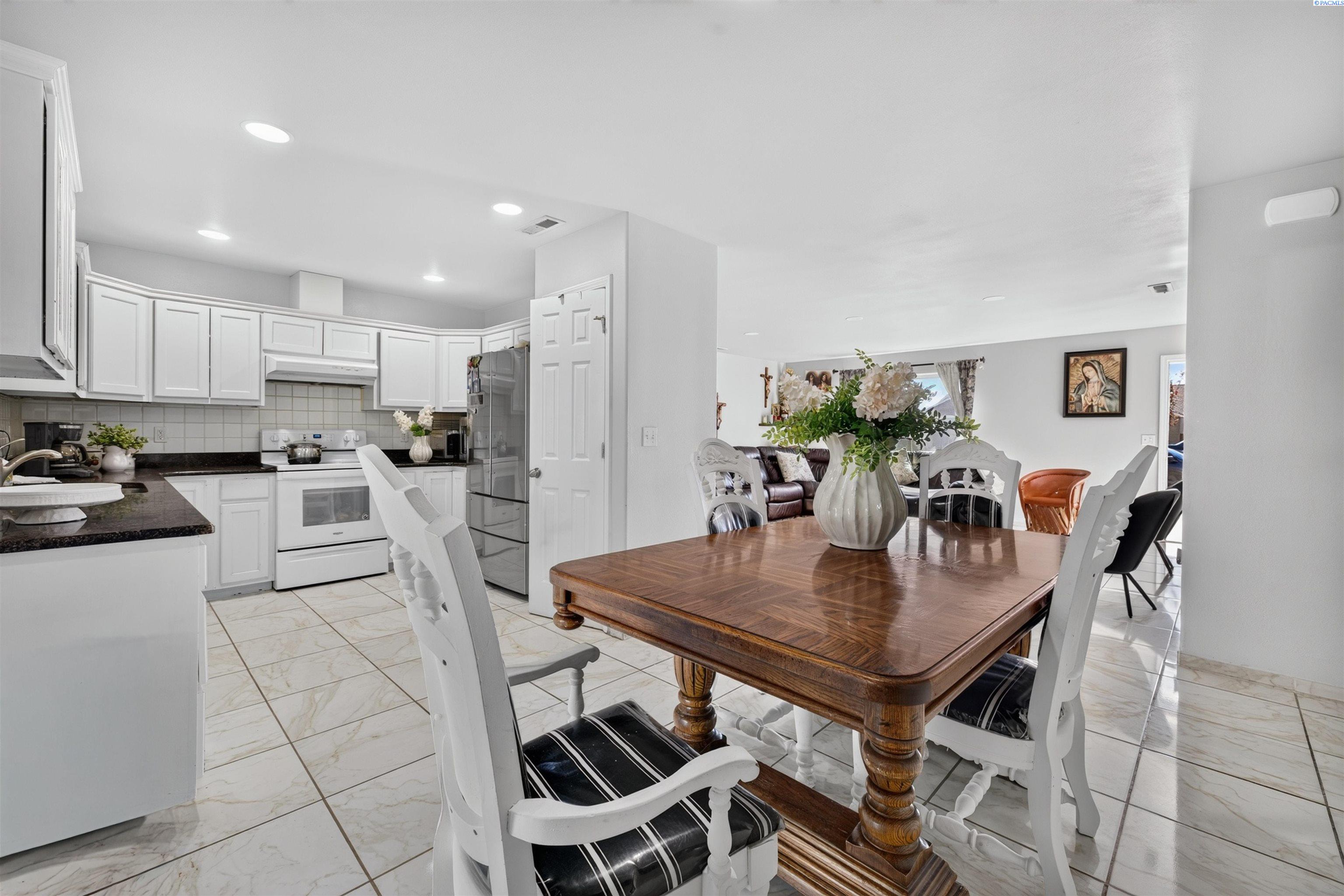 3805 Estrella Dr, Pasco, WA 99301