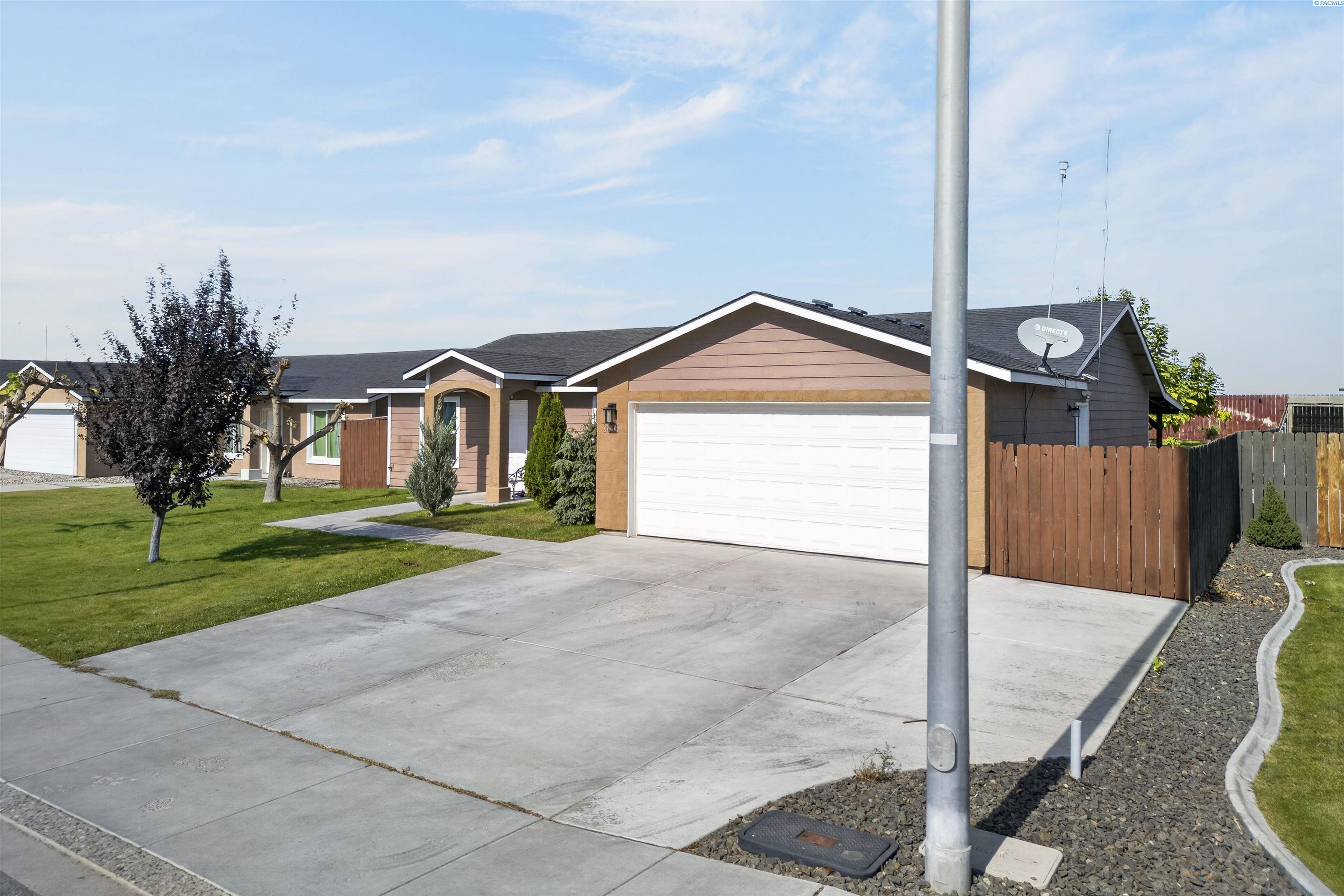 3805 Estrella Dr, Pasco, WA 99301