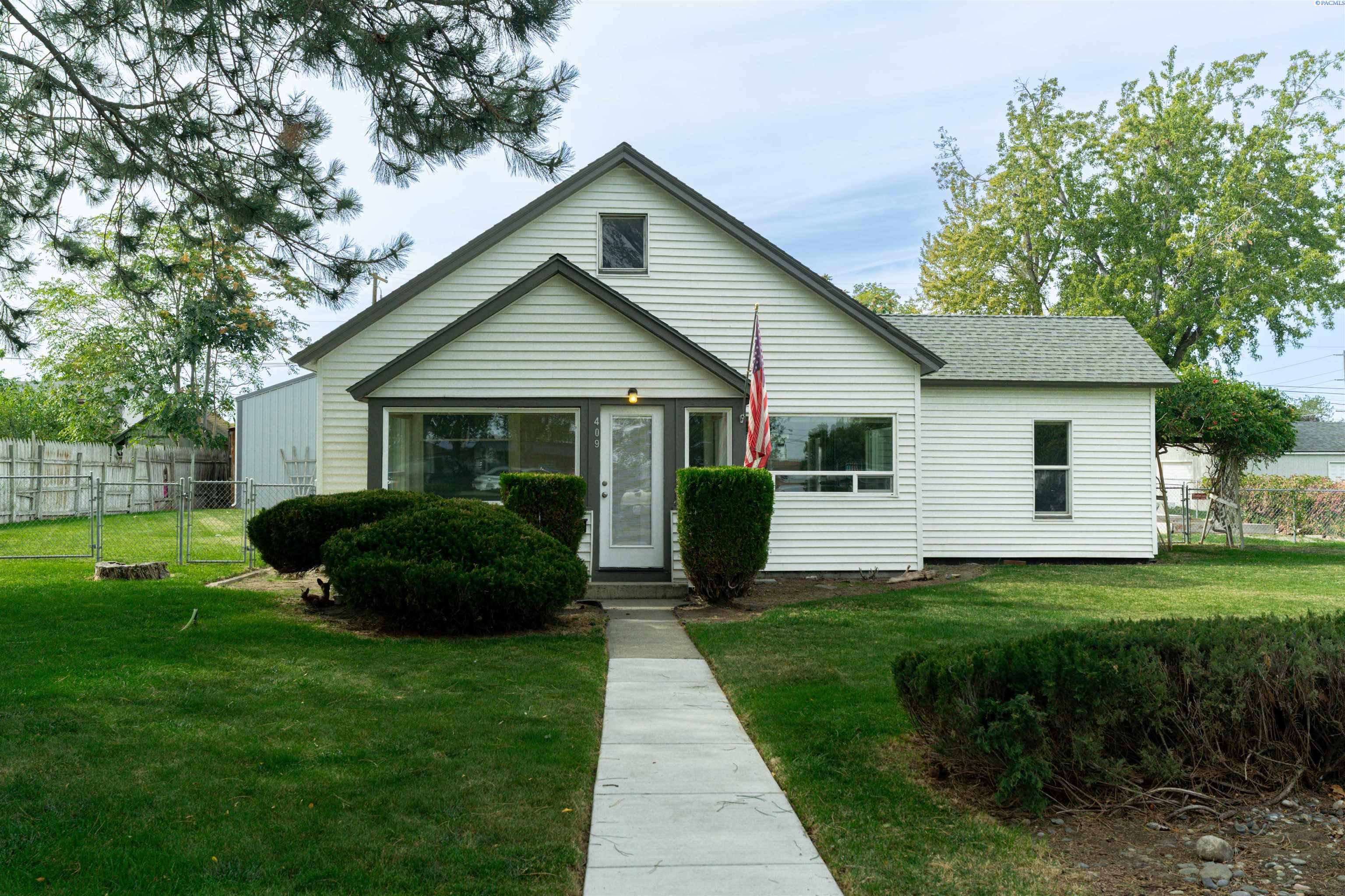 409 N Garfield St, Kennewick, WA 99336