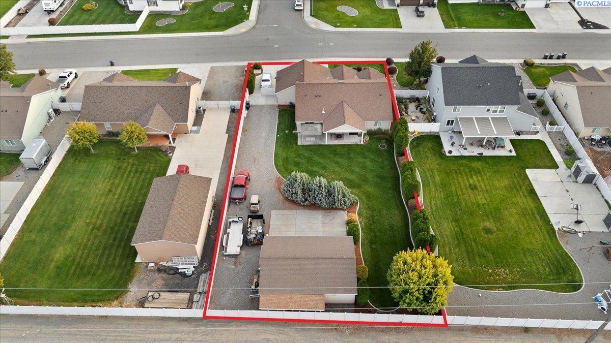 8211 Snoqualmie Dr, Pasco, WA 99301
