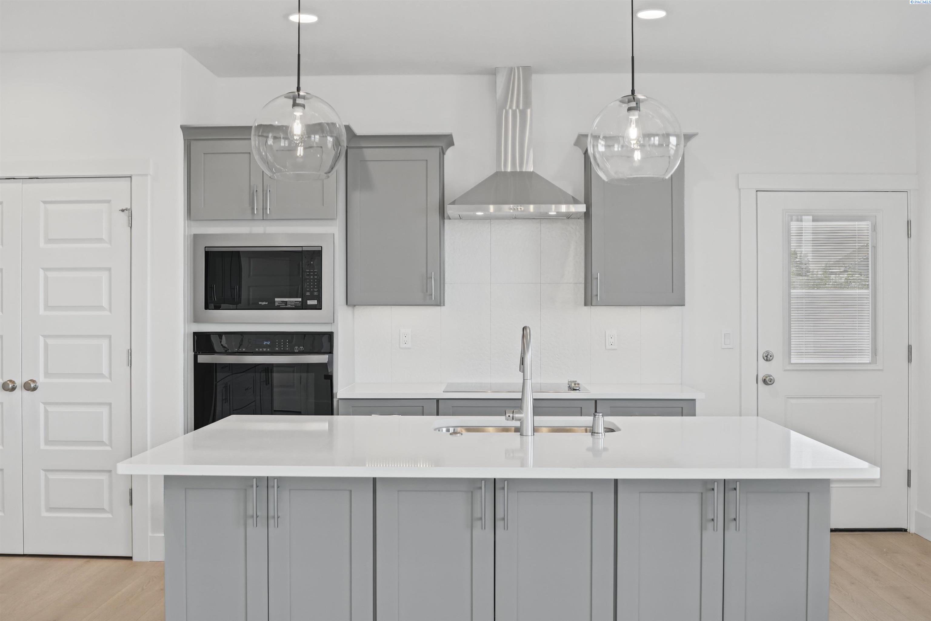 5424 W Okanogan Ave, Kennewick, WA 99336