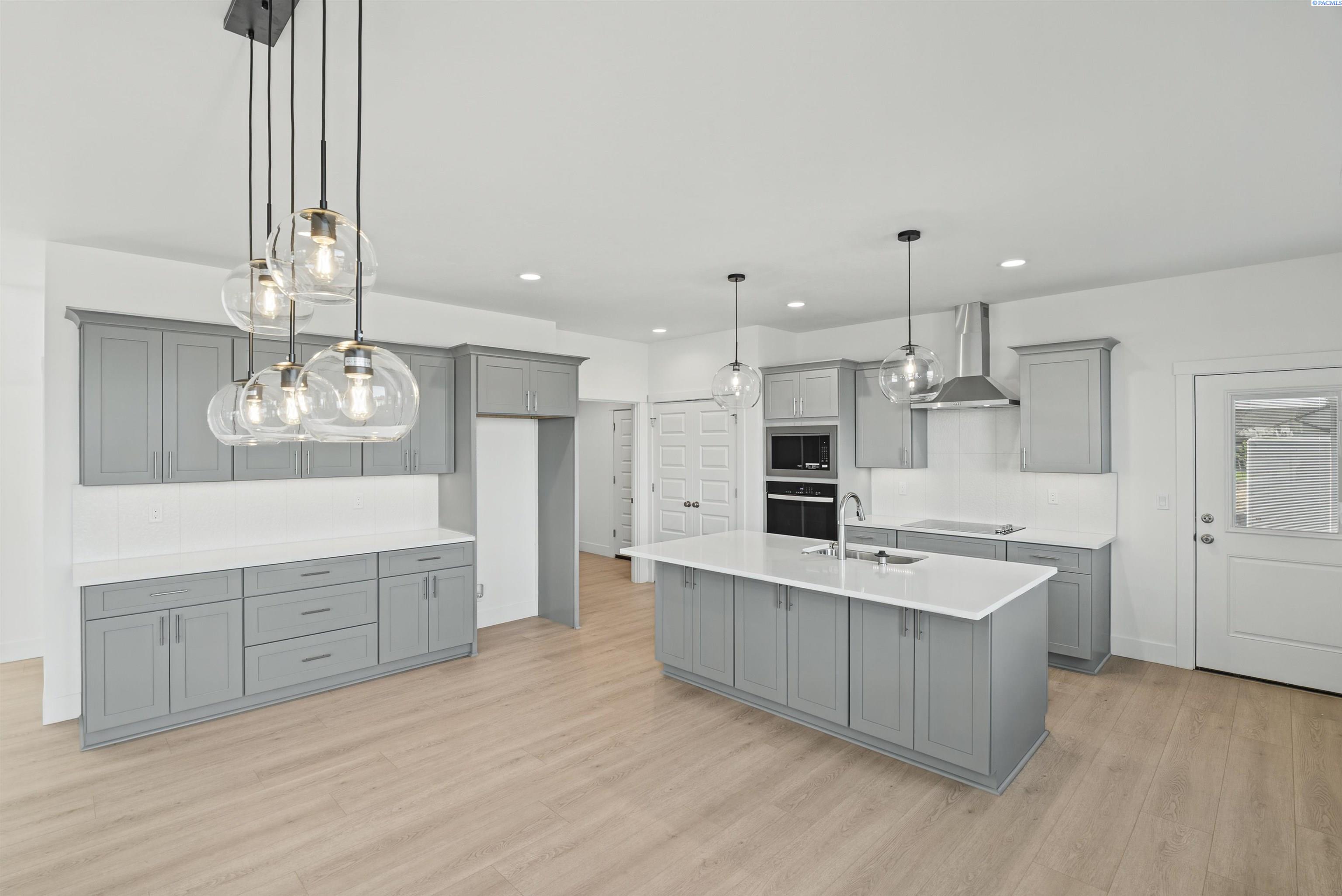 5424 W Okanogan Ave, Kennewick, WA 99336