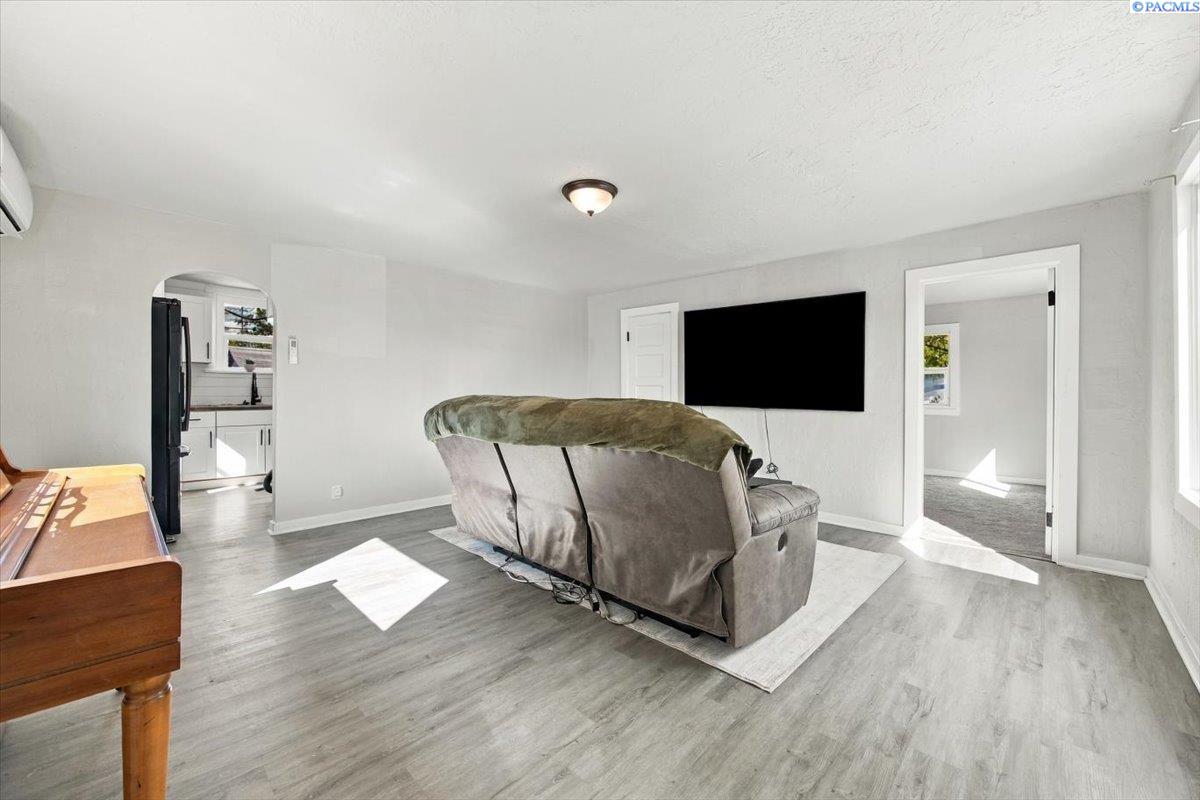 1216 S 3rd Ave, Pasco, WA 99301-5706