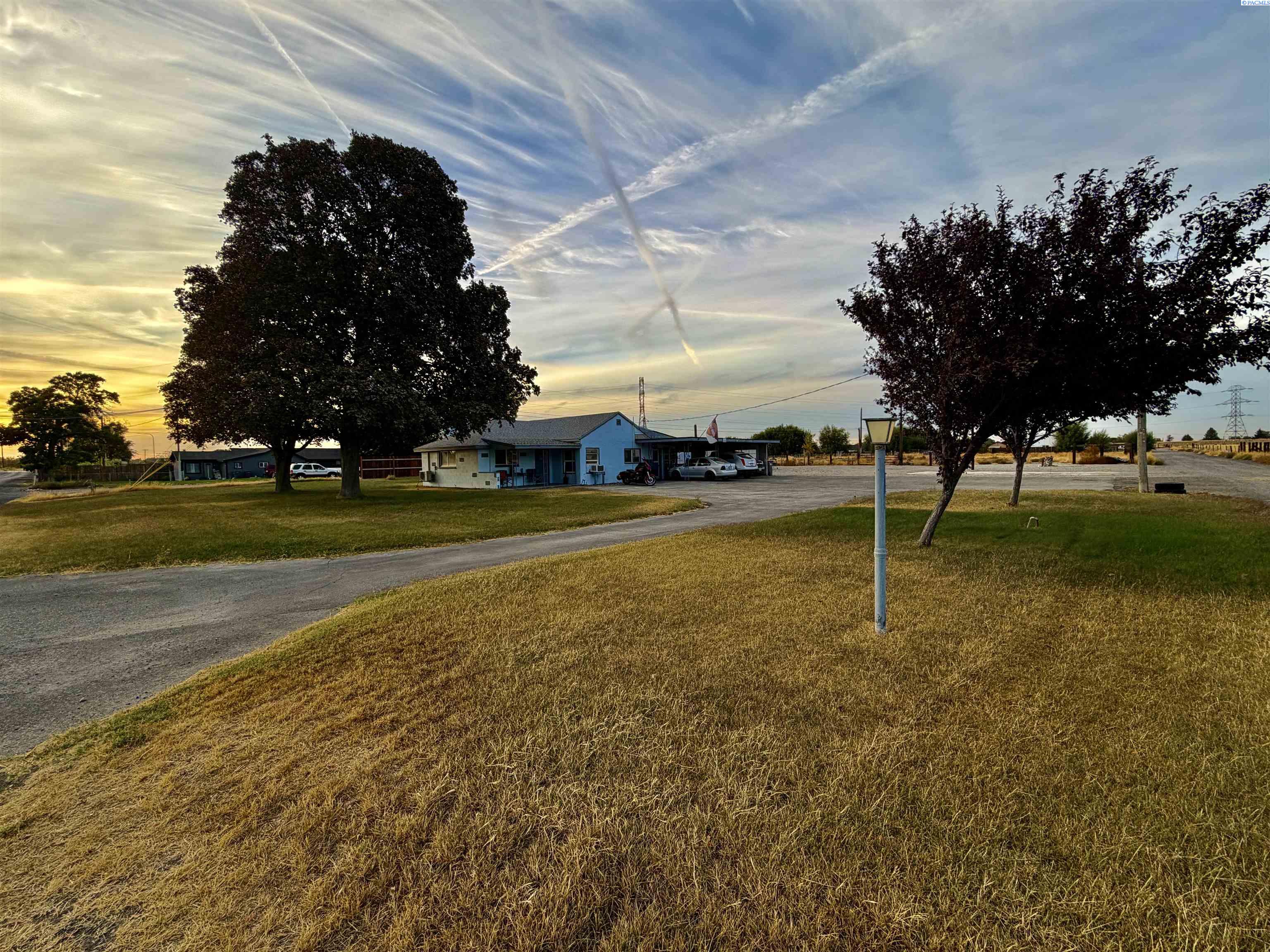 206504 E Bryson Brown Rd, Kennewick, WA 99337