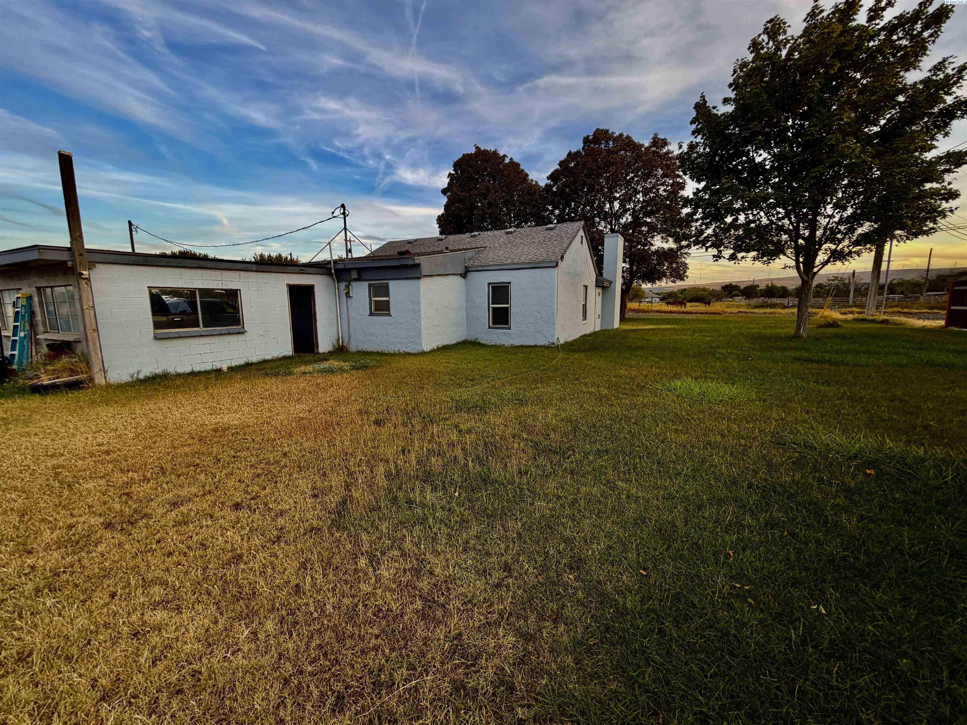 206504 E Bryson Brown Rd, Kennewick, WA 99337