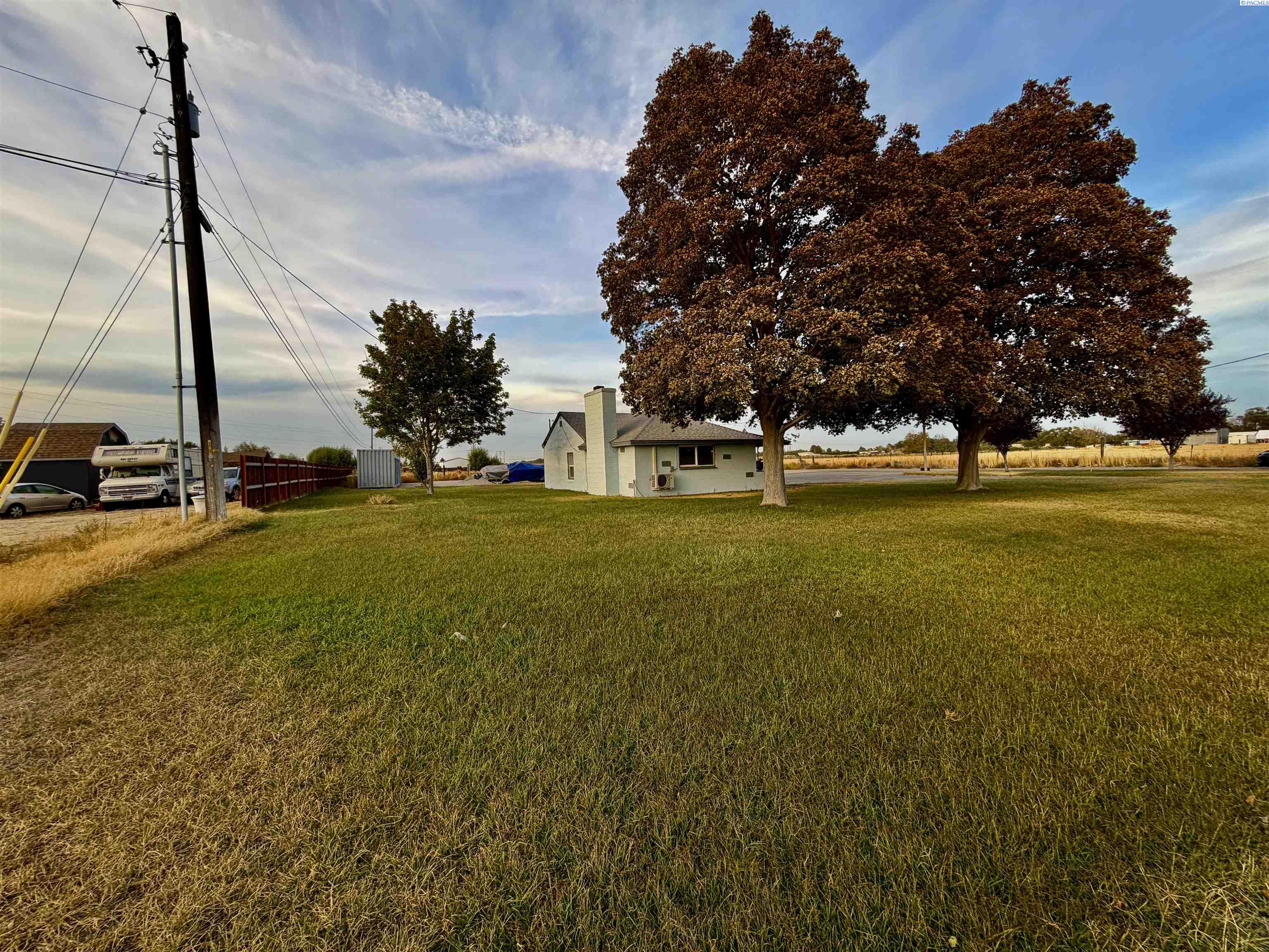 206504 E Bryson Brown Rd, Kennewick, WA 99337