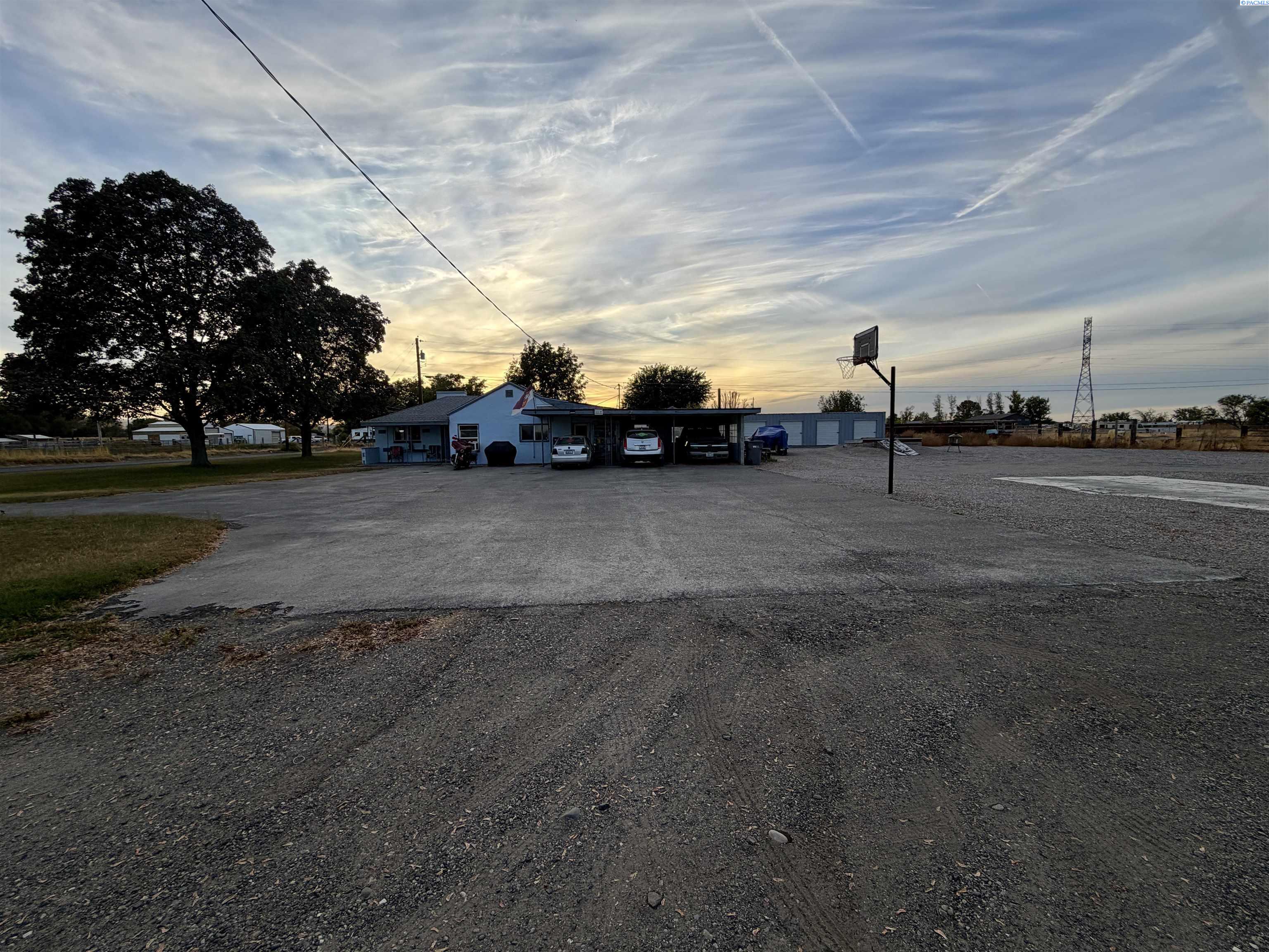 206504 E Bryson Brown Rd, Kennewick, WA 99337