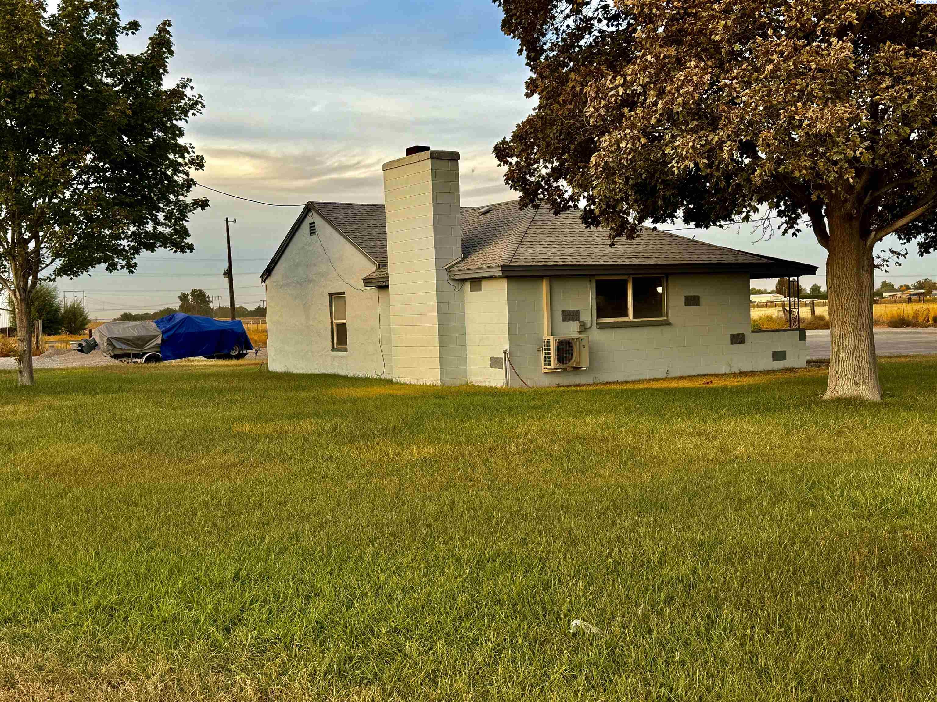 206504 E Bryson Brown Rd, Kennewick, WA 99337