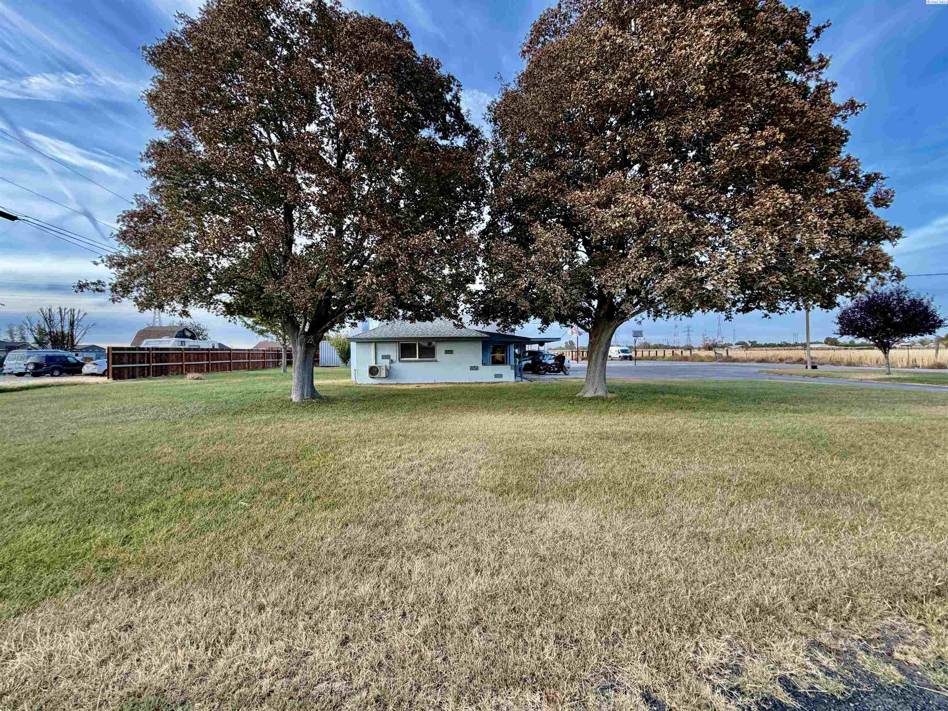206504 E Bryson Brown Rd, Kennewick, WA 99337