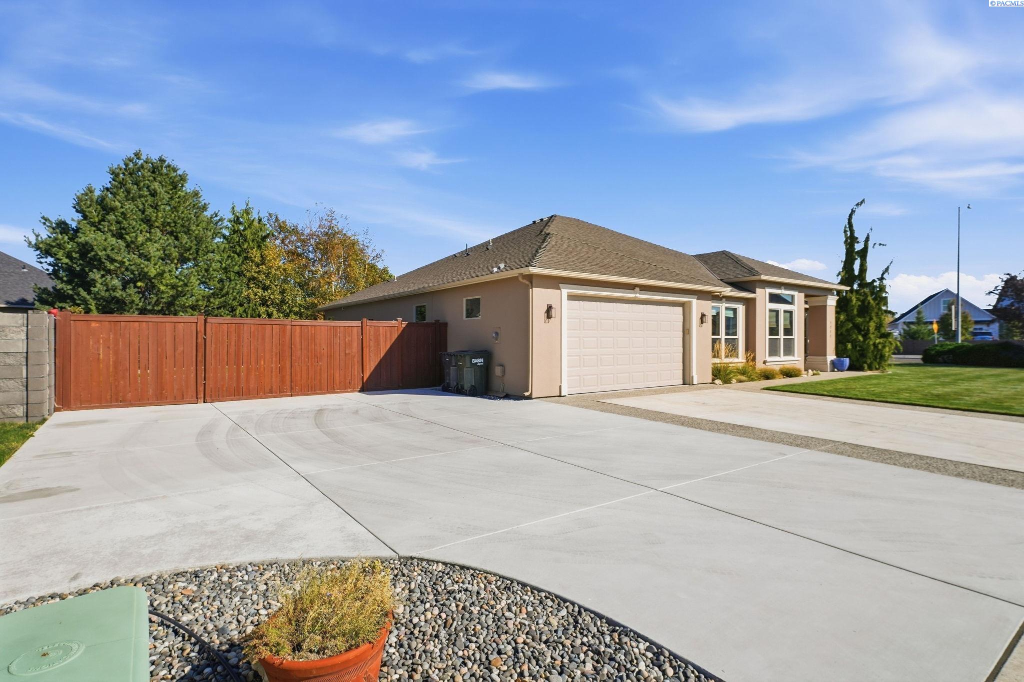 1711 Sunshine Ave, West Richland, WA 99353