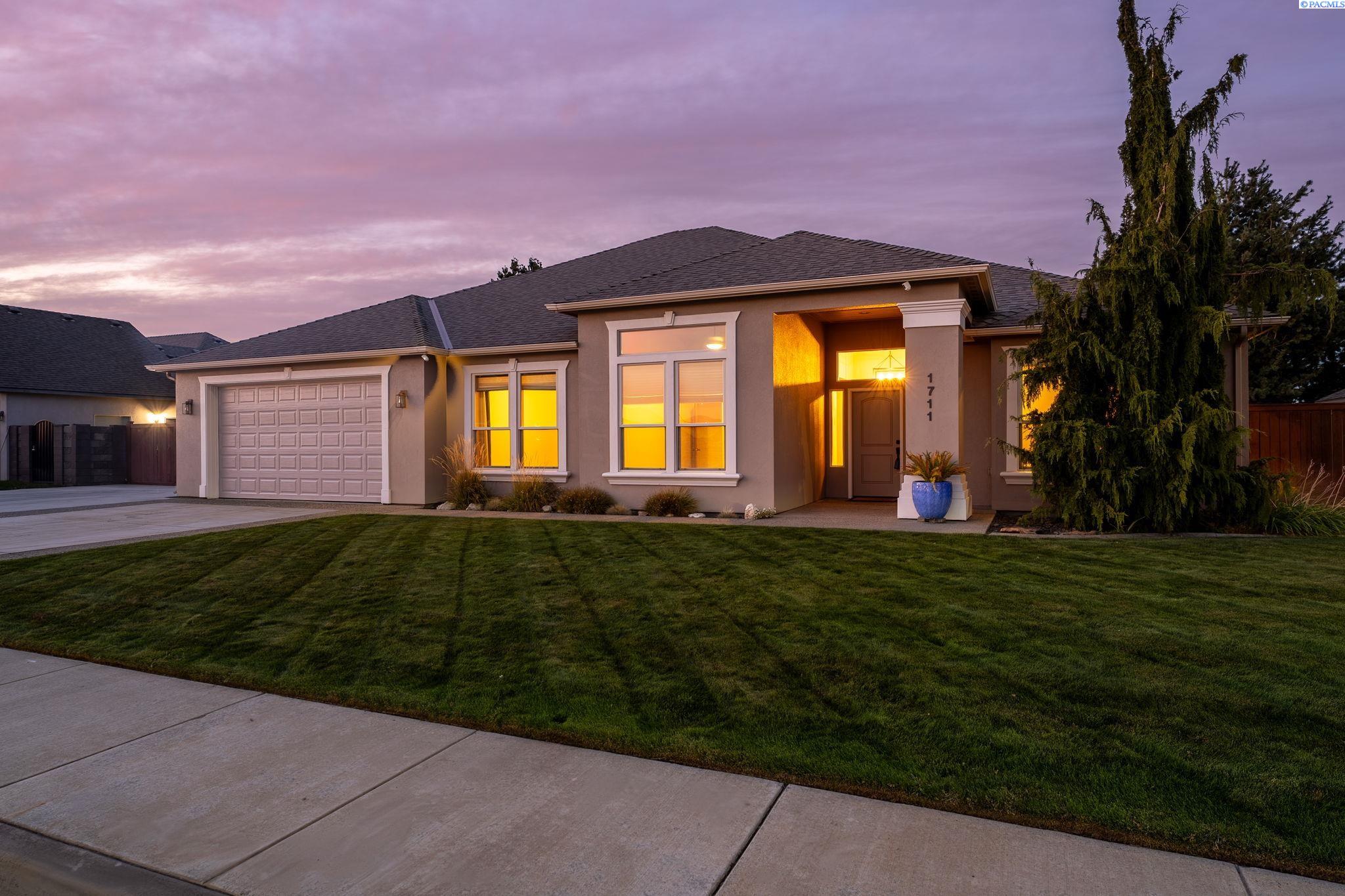 1711 Sunshine Ave, West Richland, WA 99353