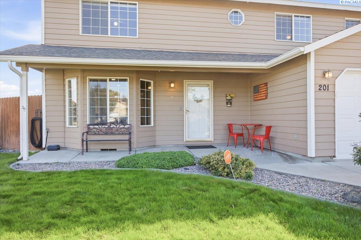 201 W 48th Ave, Kennewick, WA 99337