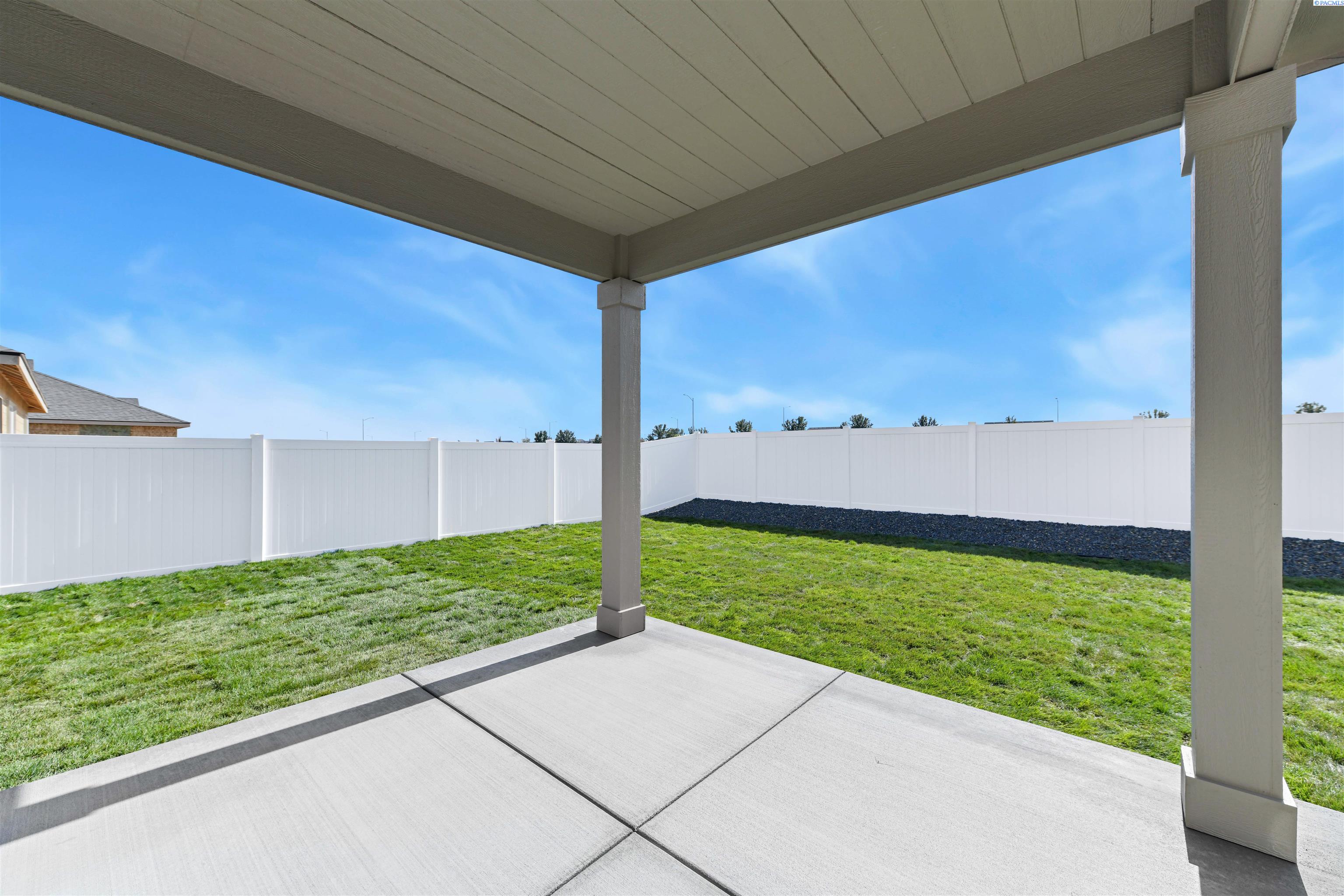 5816 Redtail Dr, Pasco, WA 99301
