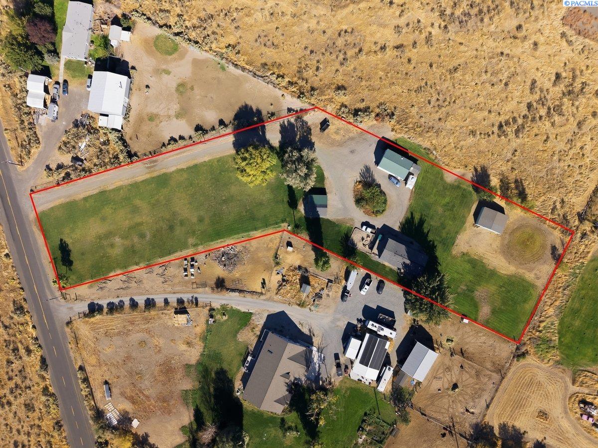 165 Hanson Loop, Burbank, WA 99323-8504