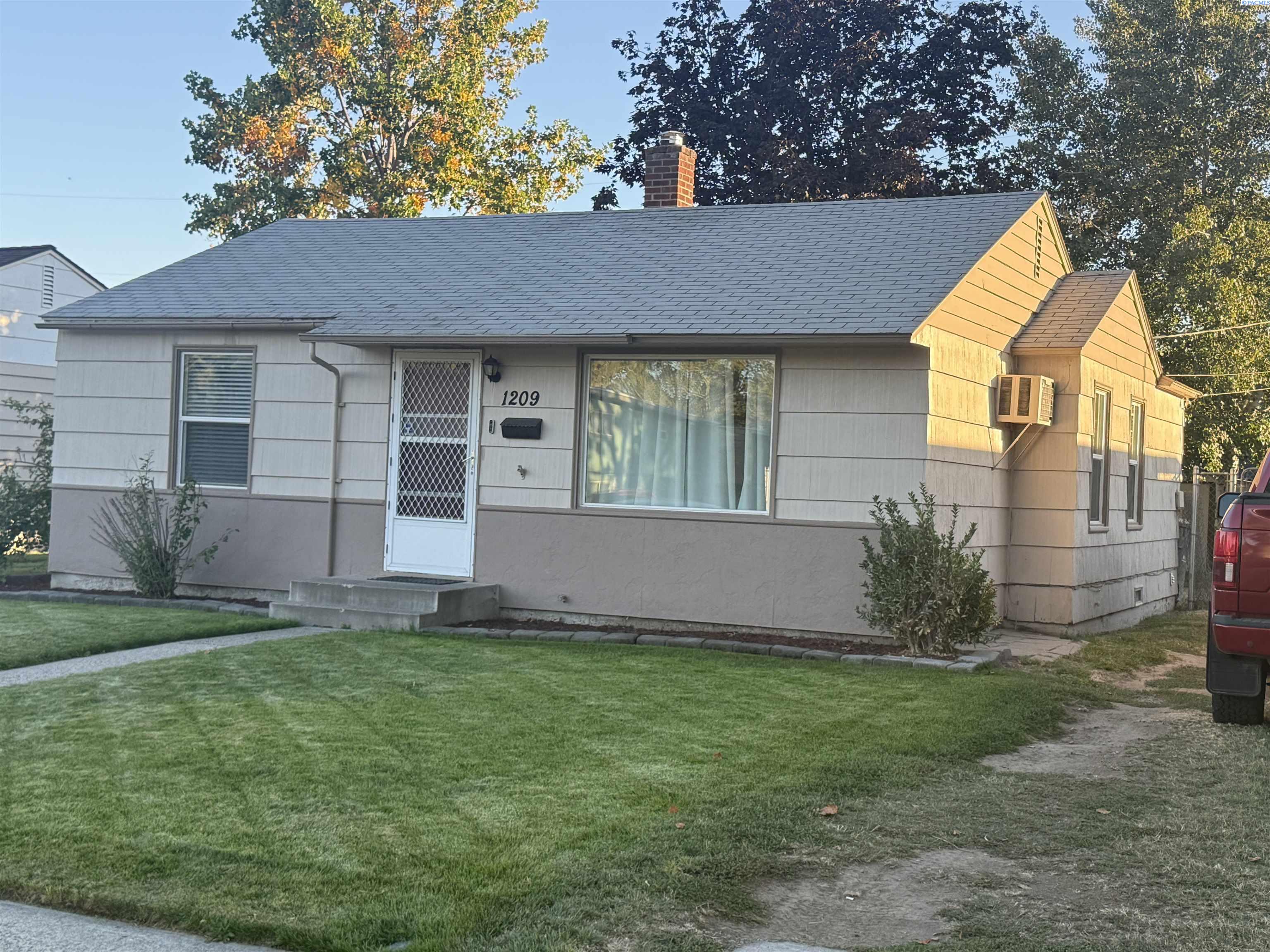 1209 W 1st, Kennewick, WA 99336