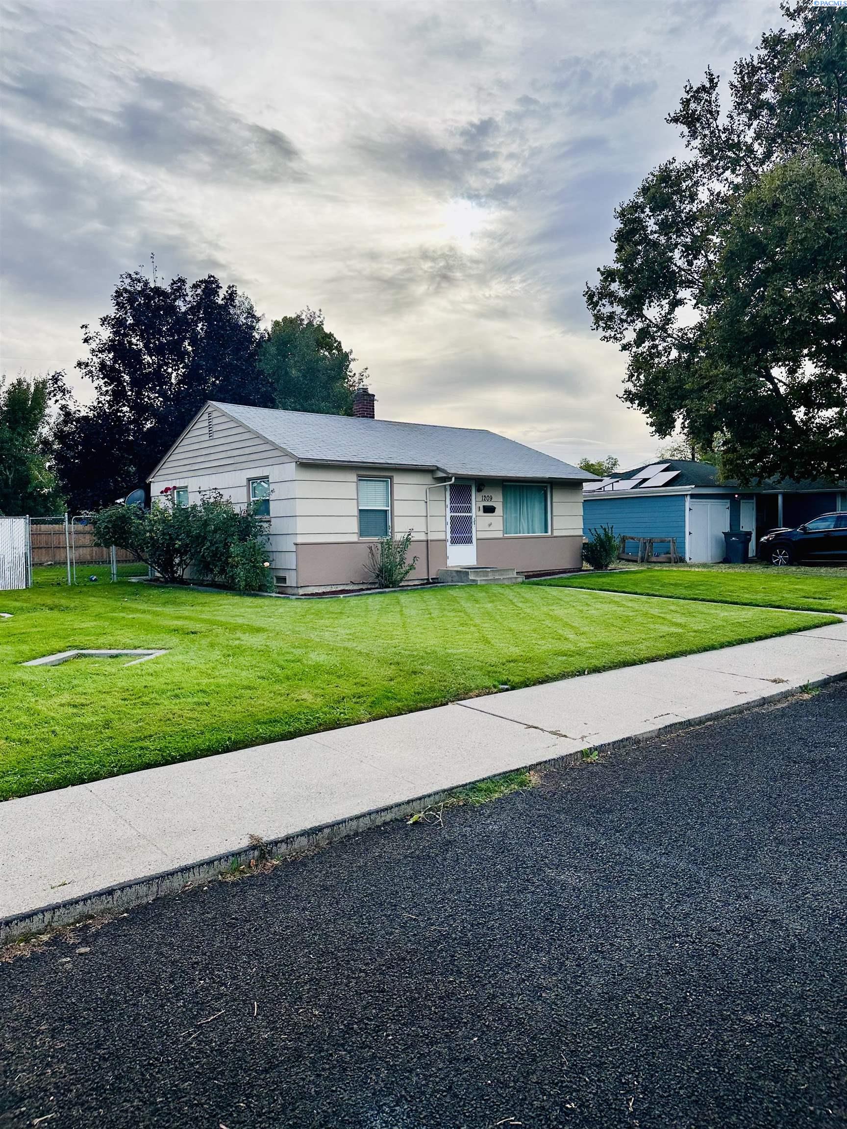 1209 W 1st, Kennewick, WA 99336