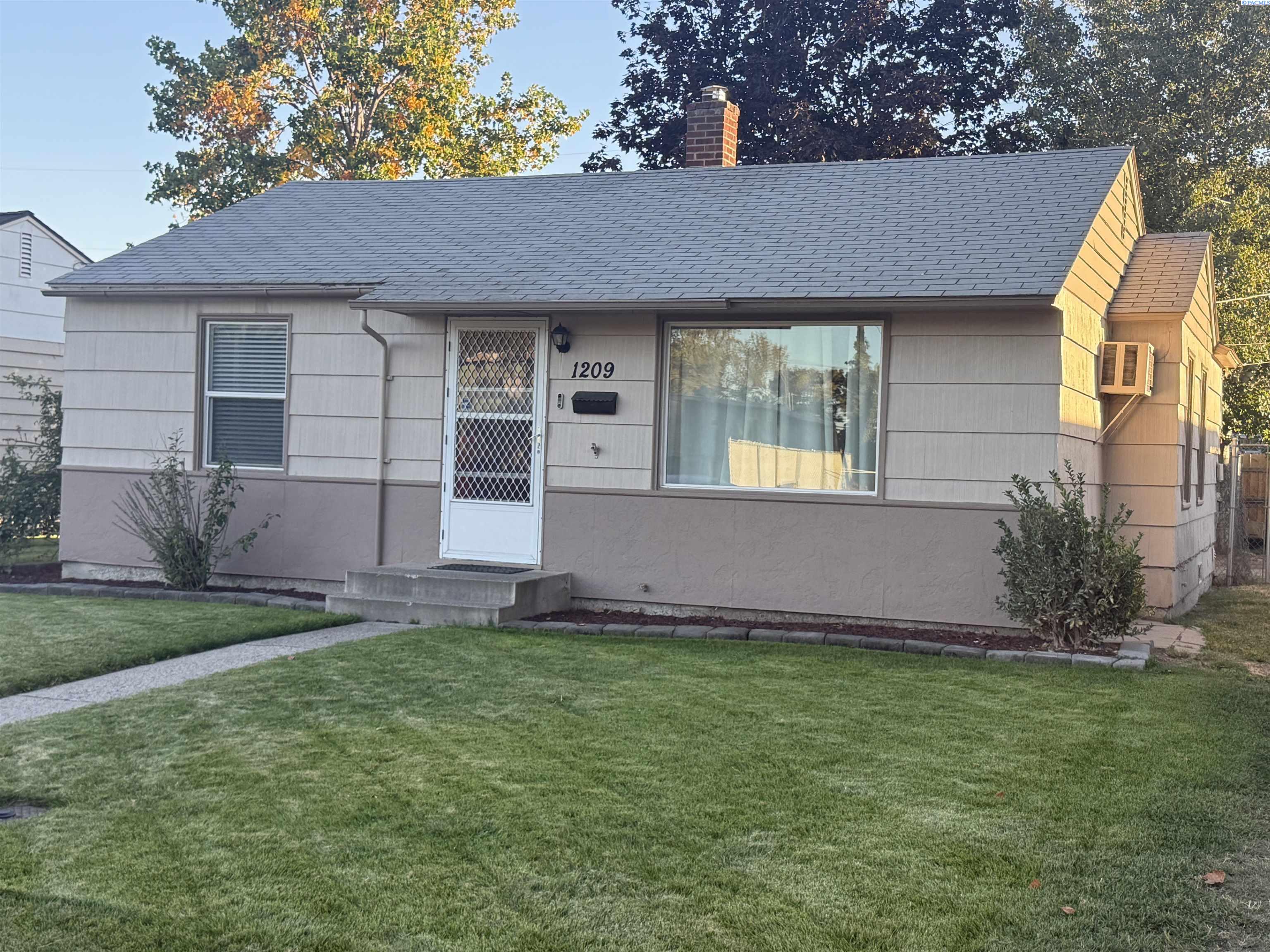 1209 W 1st, Kennewick, WA 99336