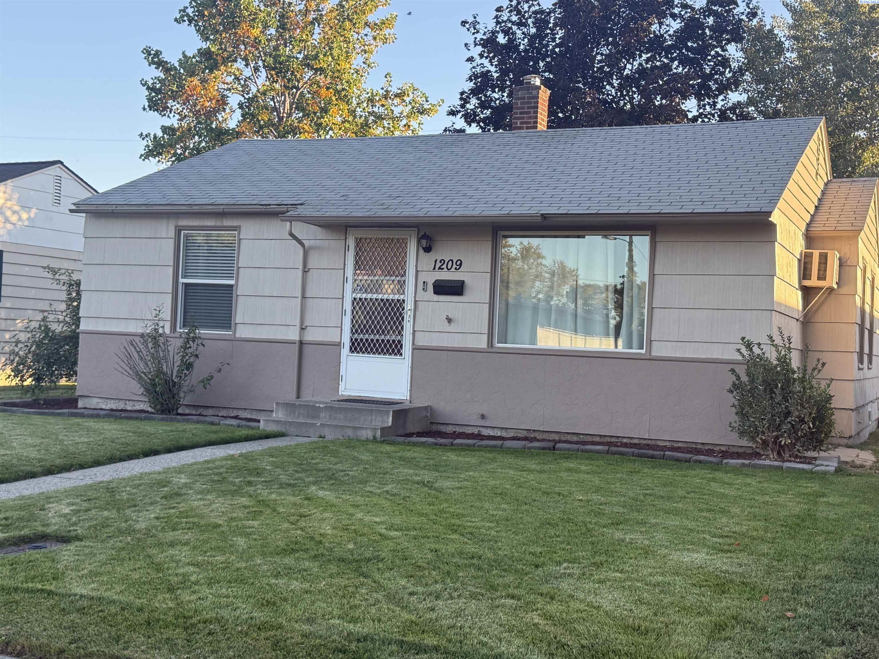 1209 W 1st, Kennewick, WA 99336