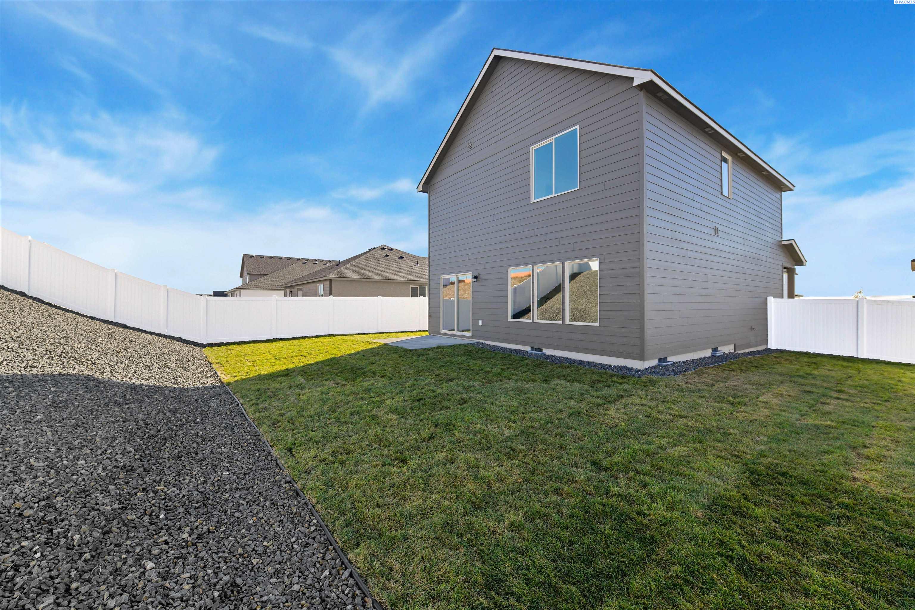 728 Honeylicious St, Richland, WA 99352