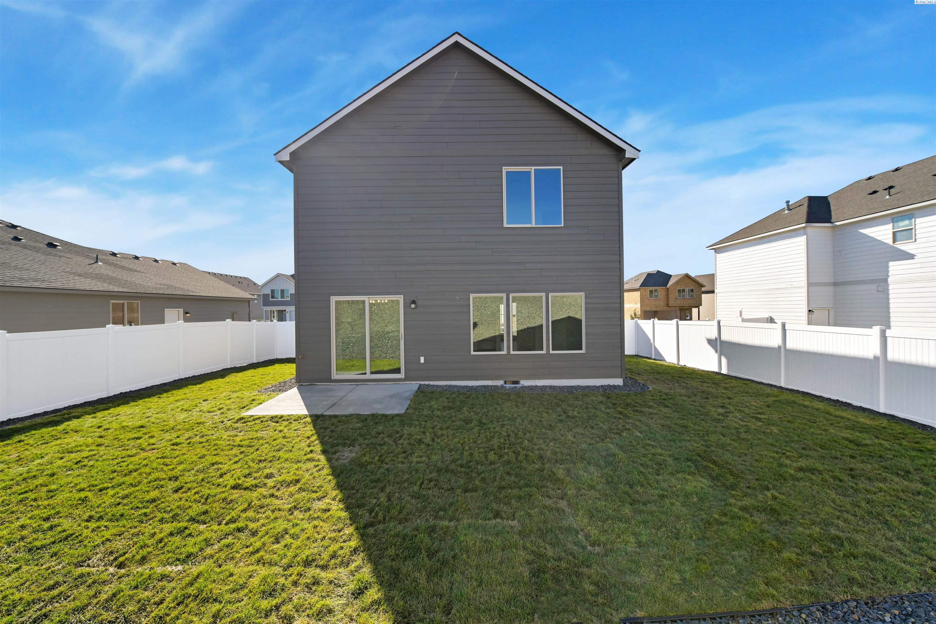 728 Honeylicious St, Richland, WA 99352