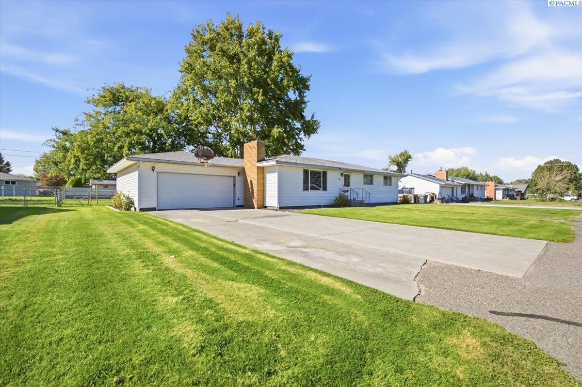 520 Road 37, Pasco, WA 99301