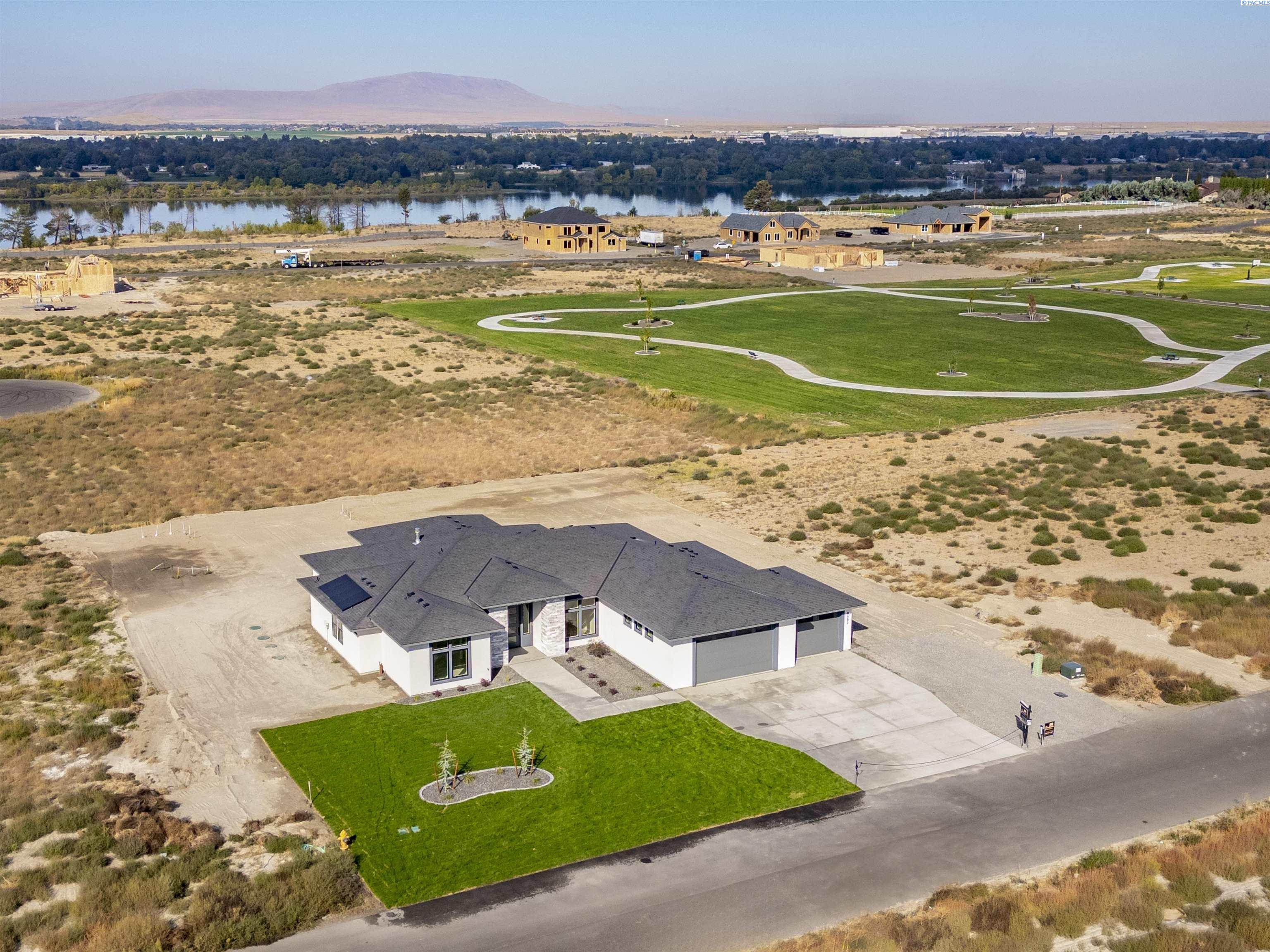 8402 Axil Ln, Pasco, WA 99301