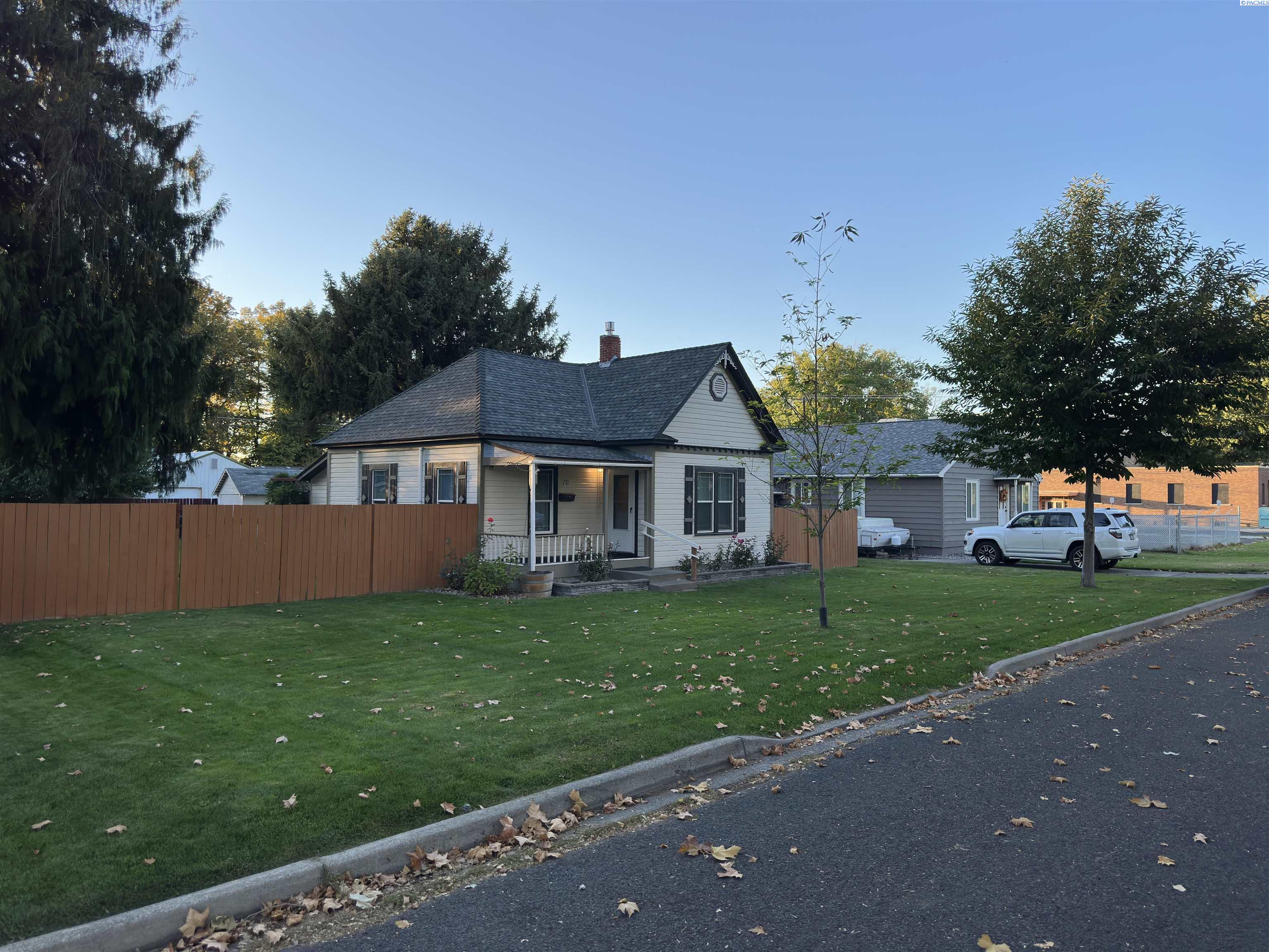 711 Main, Prosser, WA 99350