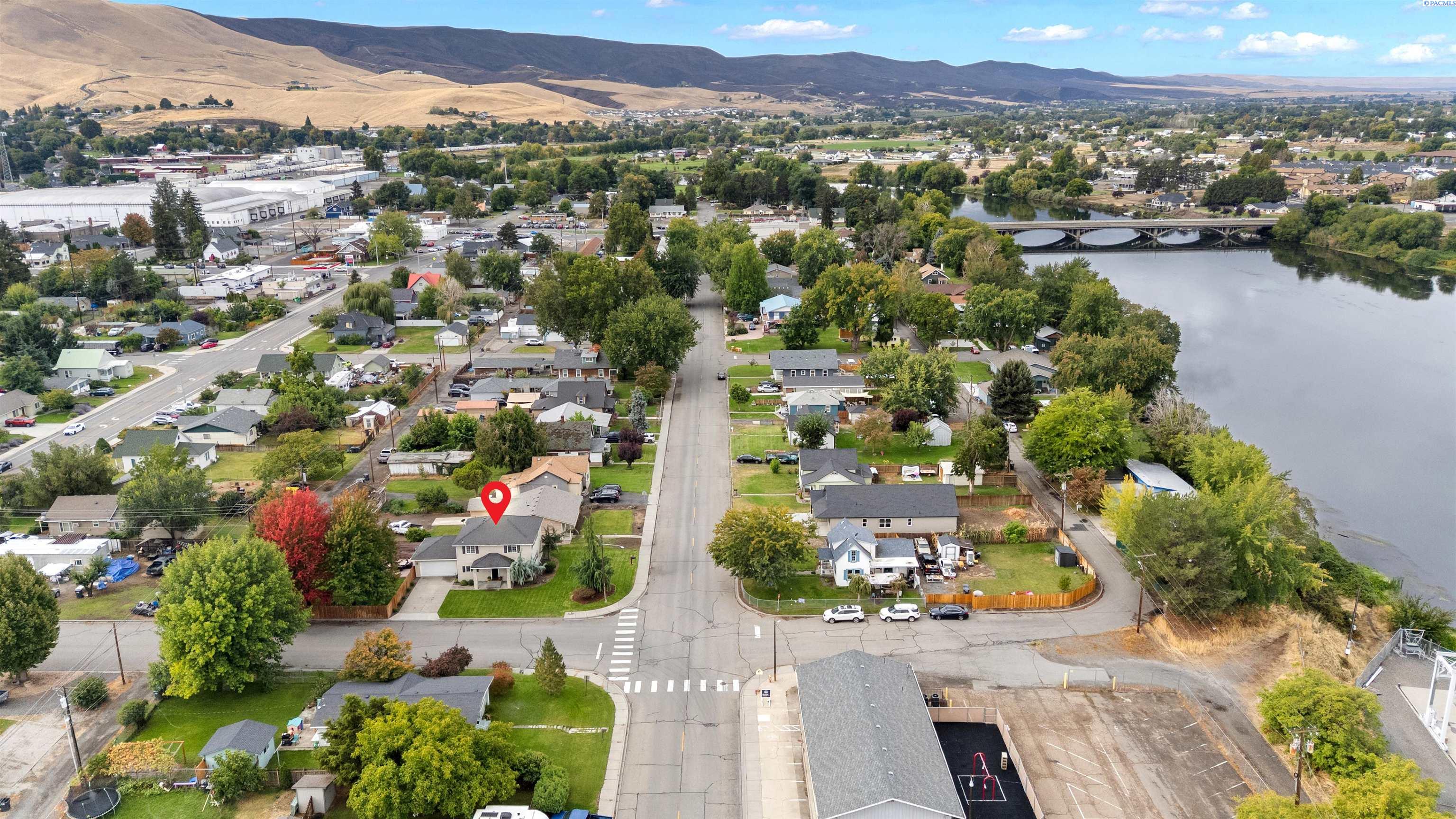 1431 Grant Ave, Prosser, WA 99350